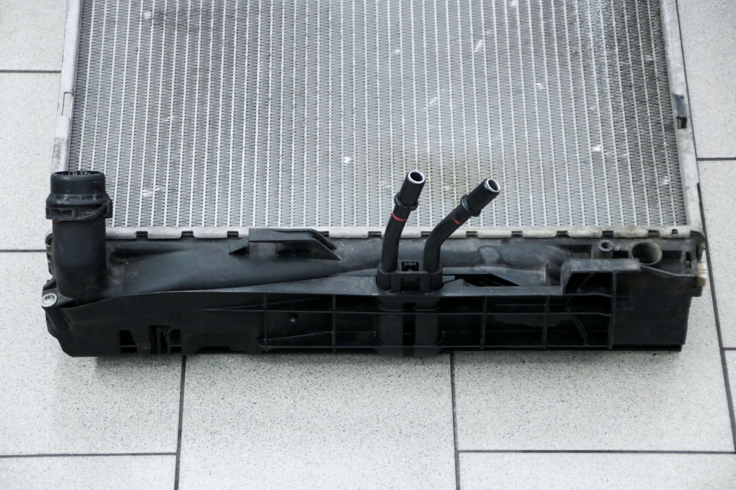 BMW E87 E90 E91 chladič vody KLIMY řízení 7522934