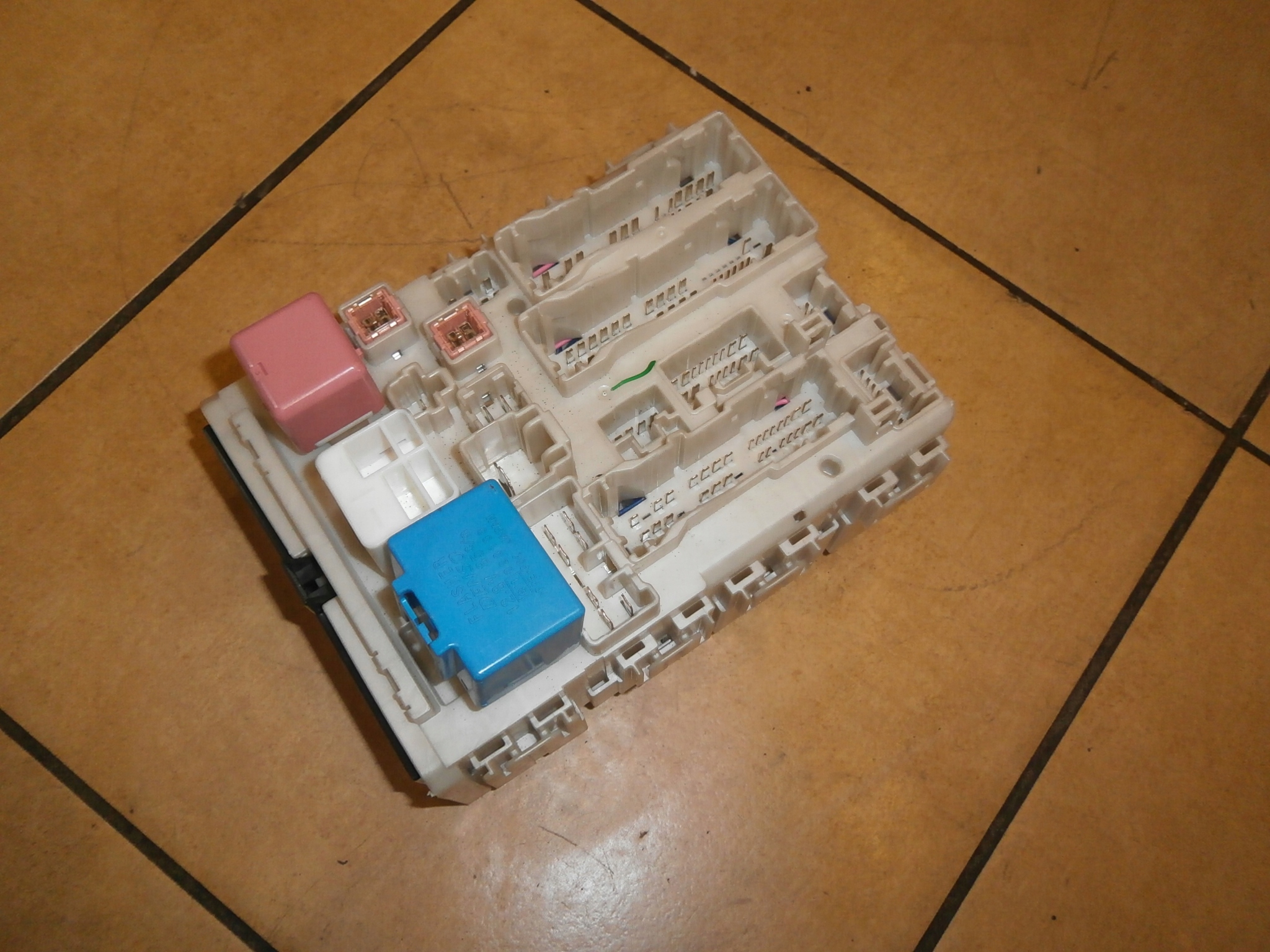 Skrzynka BSI 82730-0f070C 1575-9A19 Verso 09-