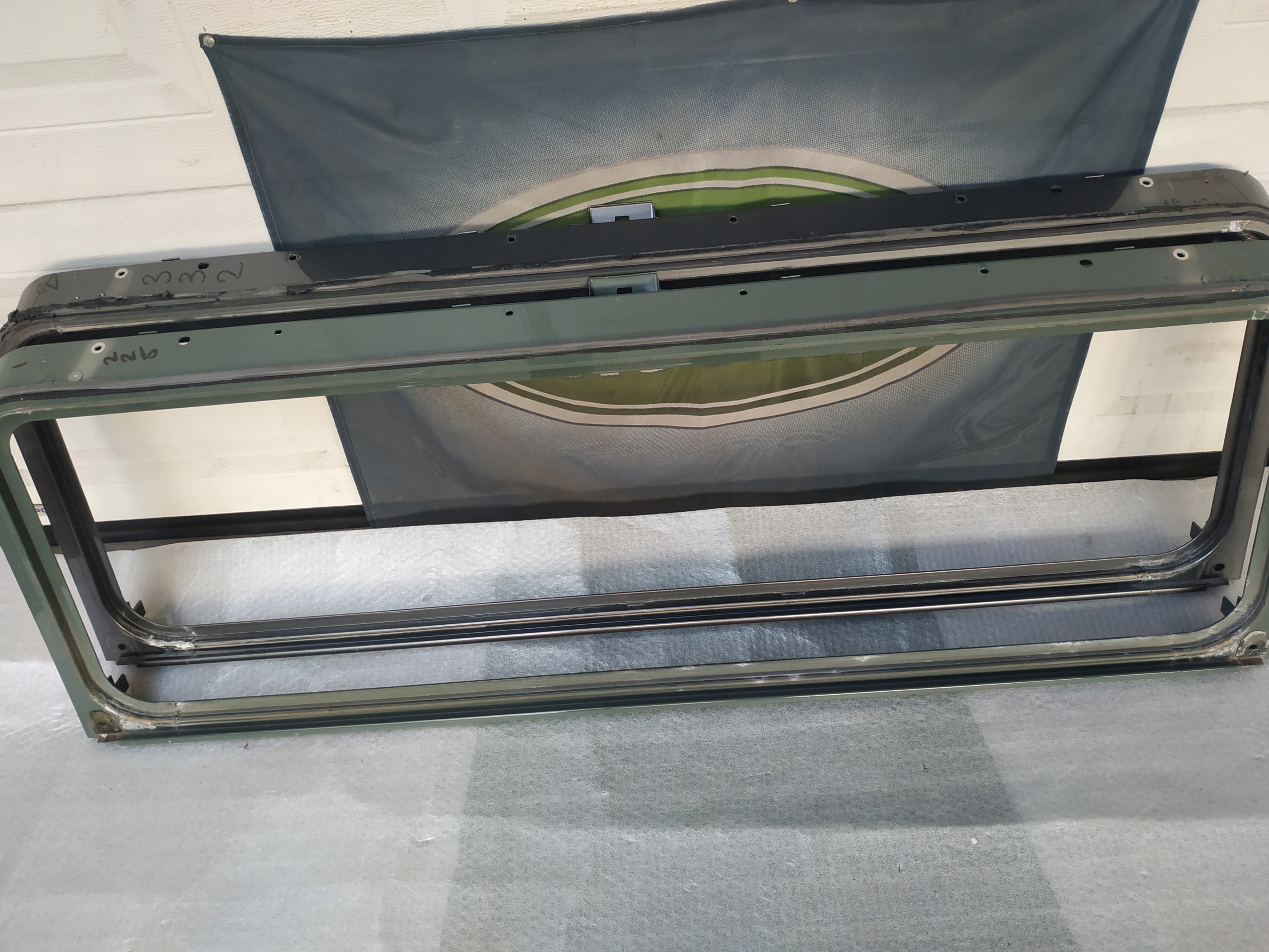 LAND ROVER DEFENDER RAMKA RAMA SZYBY CZOŁOWEJ