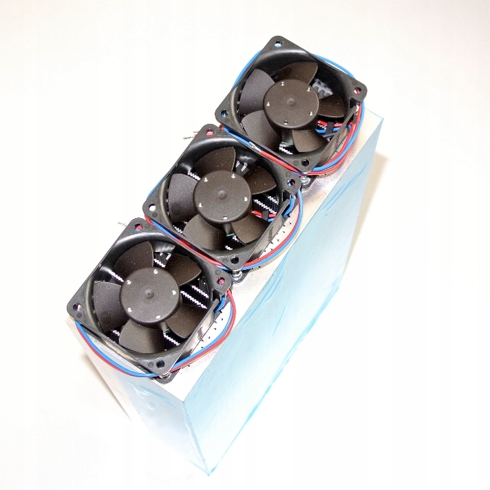 Radiátor 300 mm s ventilátory 12 V LAV830012