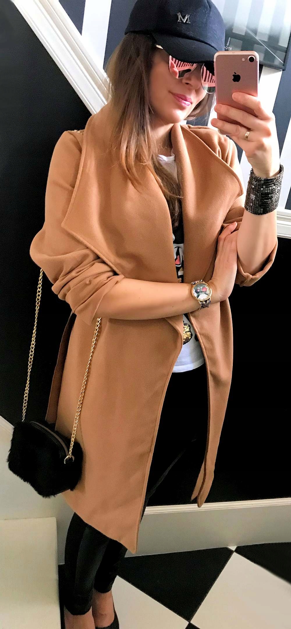 PŁASZCZ blogger KLASYCZNY klapy pasek CZERWONY Cechy dodatkowe klapy