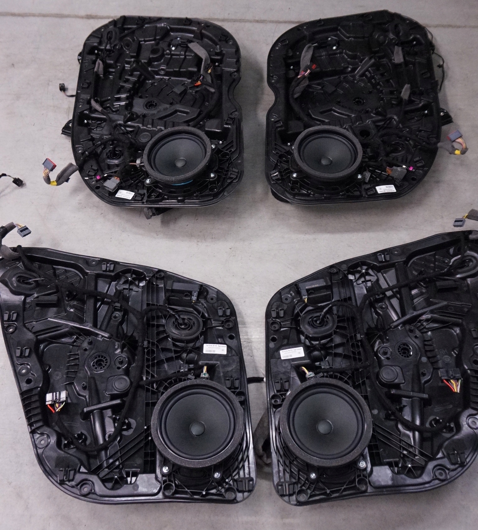 BOCZEK DRZWI PRAWY TYŁ VOLVO XC60 II