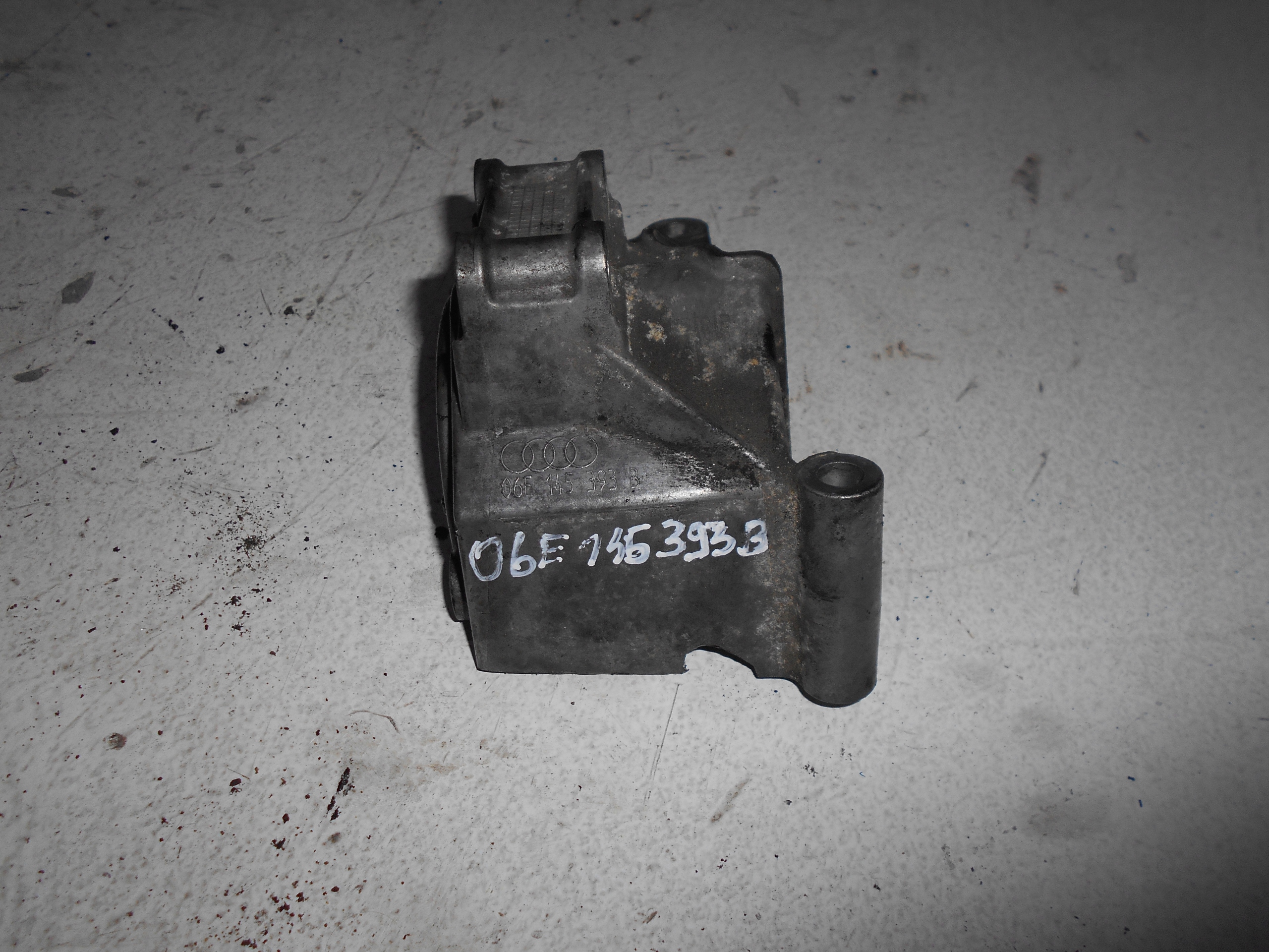Audi OE 06E145393B лапа Насосы гидроусилителя