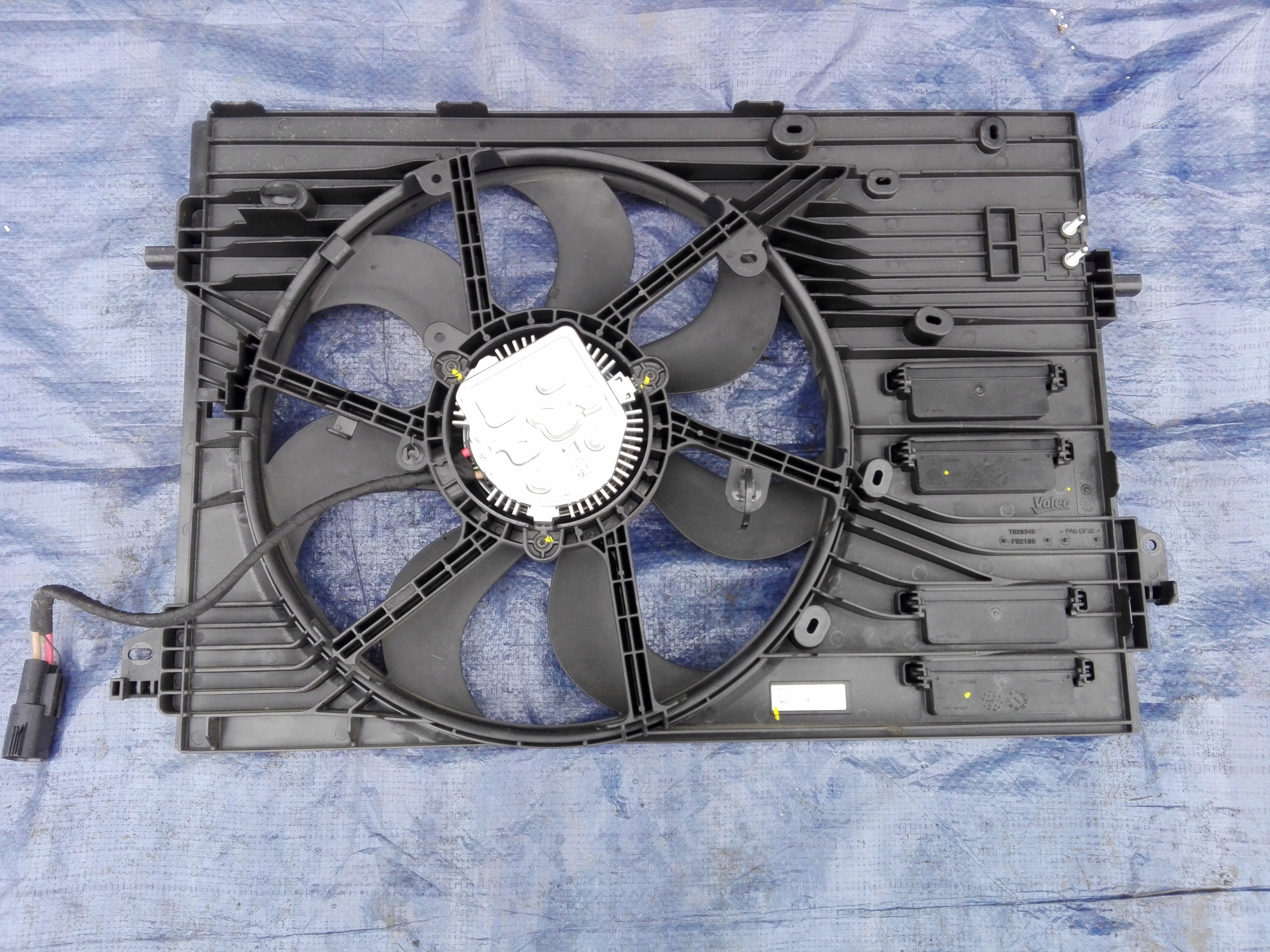 21481HV80A - RENAULT KADJAR NISSAN QASHQAI ВЕНТИЛЯТОР ОХОЛОДЖЕННЯ 21481HV80