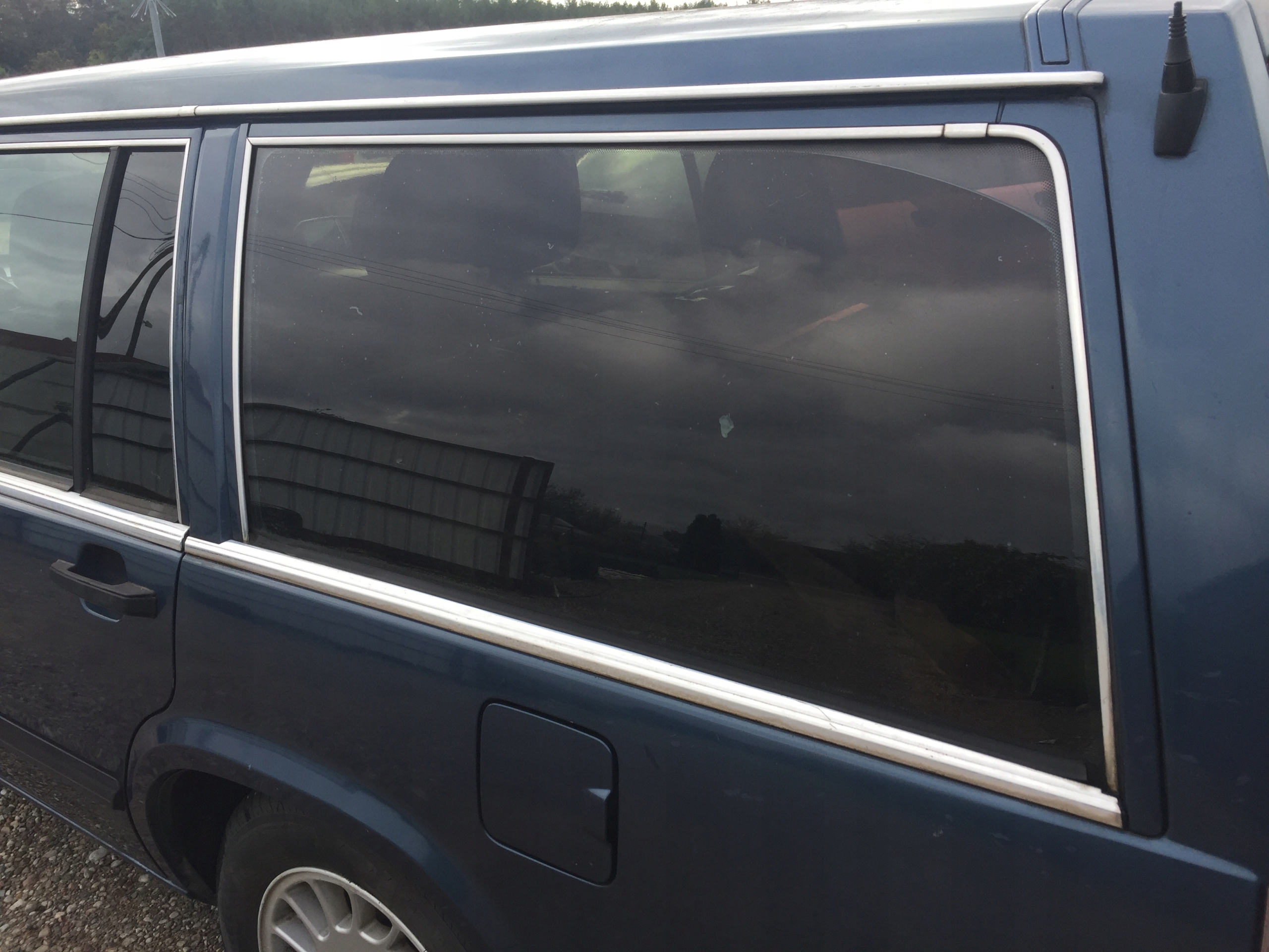 СТЕКЛО ЛЕВОЕ ЗАДНЕЕ КУЗОВНОЕ VOLVO 740 УНИВЕРСАЛ ЗАДНЕЕ