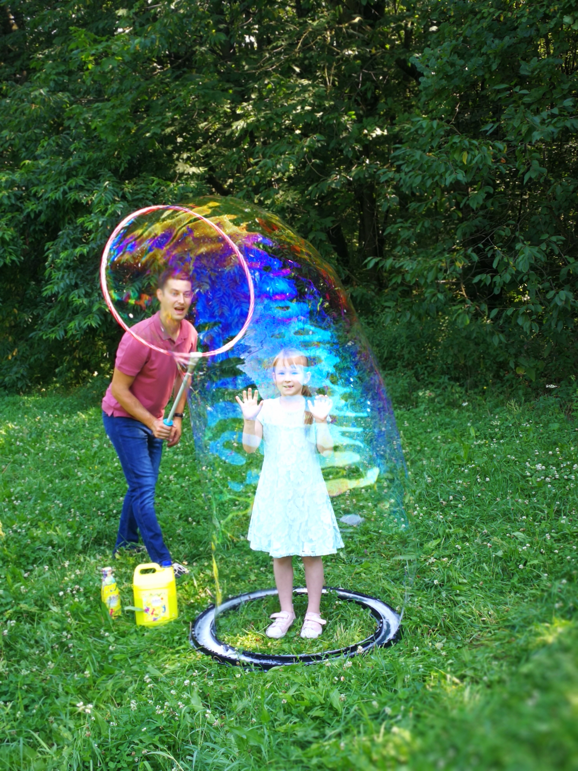 Мыльные пузыри в домашних условиях для детей. Гигантские мыльные пузыри. Самые большие мыльные пузыри. Приспособление для гигантских мыльных пузырей. Треугольные мыльные пузыри.