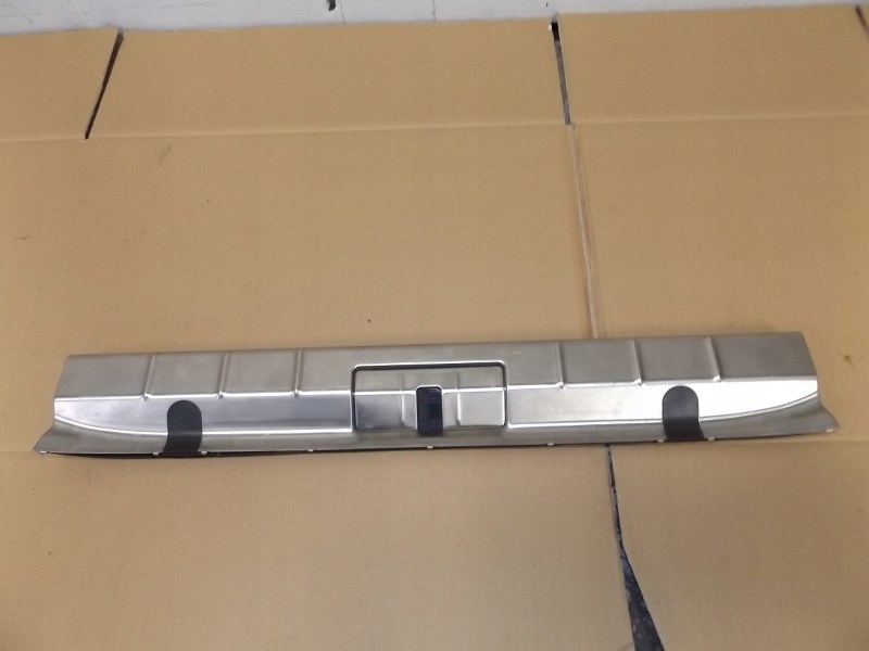 молдинг багажника PORSCHE oe 97055125301