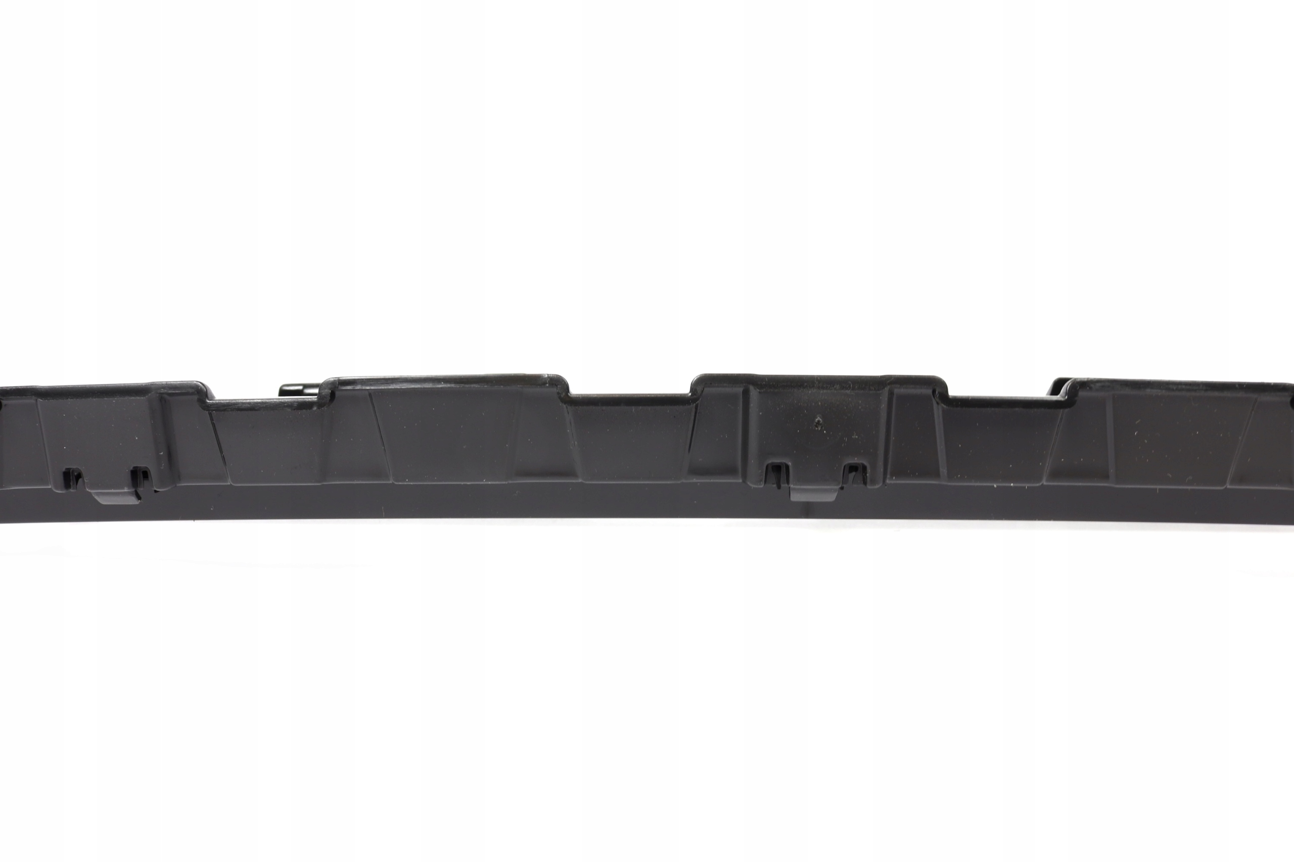 KRATKA ATRAPA SRODKOWA ZDERZAKA PRZOD AUDI A3 8V Color black