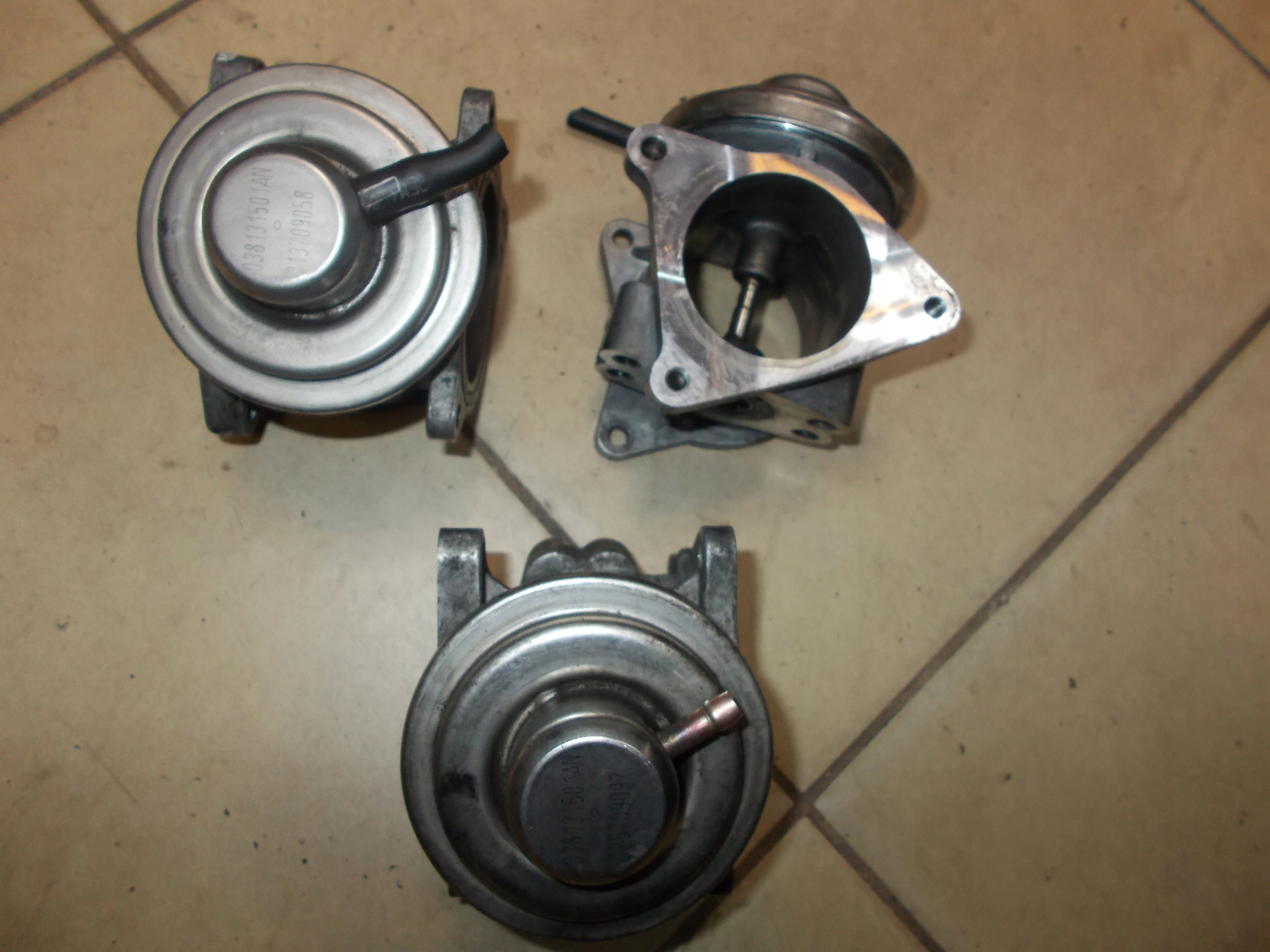 КЛАПАН РЕЦИРКУЛЯЦІЇ ВІДПРАЦЬОВАНИХ ГАЗІВ AUDI VW SEAT SKODA 038131501AN