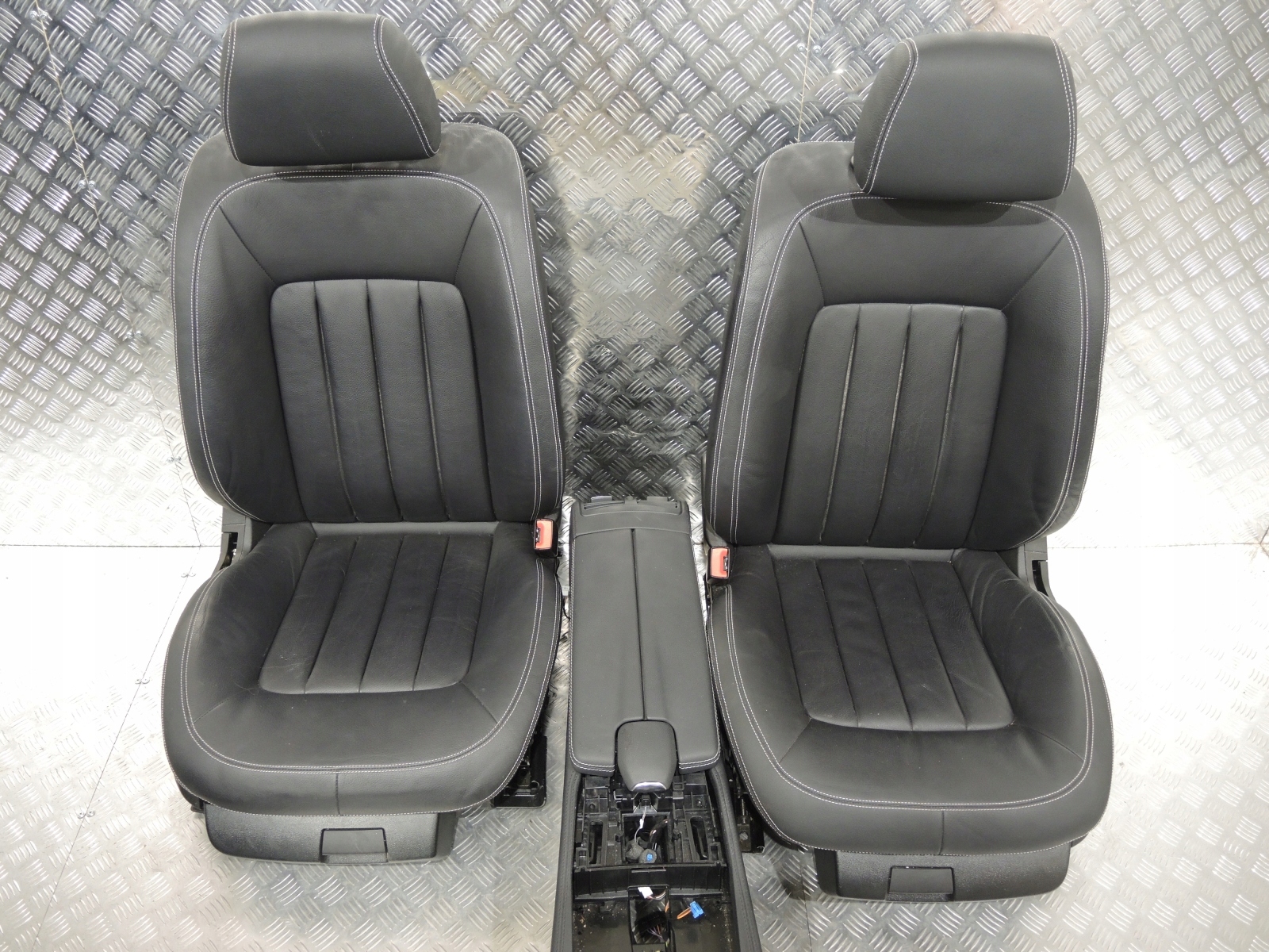 FOTELE SKÓRA TAPICERKA MERCEDES CLS W218 AMG