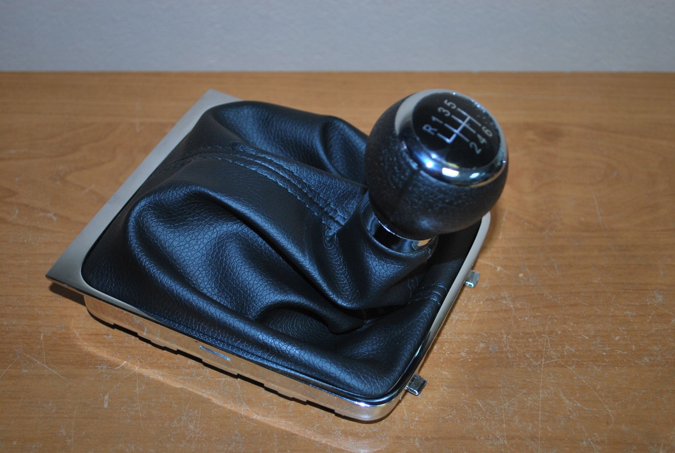 GAŁKA ZMIANY BIEGÓW+ MIESZEK PASSAT B6 B7 CC Producent części Vika