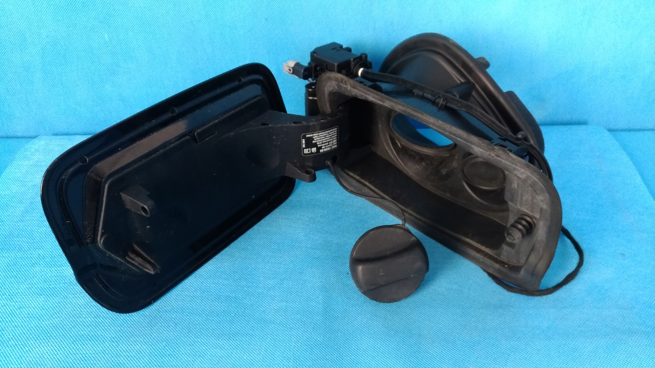 BMW F22 15R Fuel FILLER FLAP 7312472