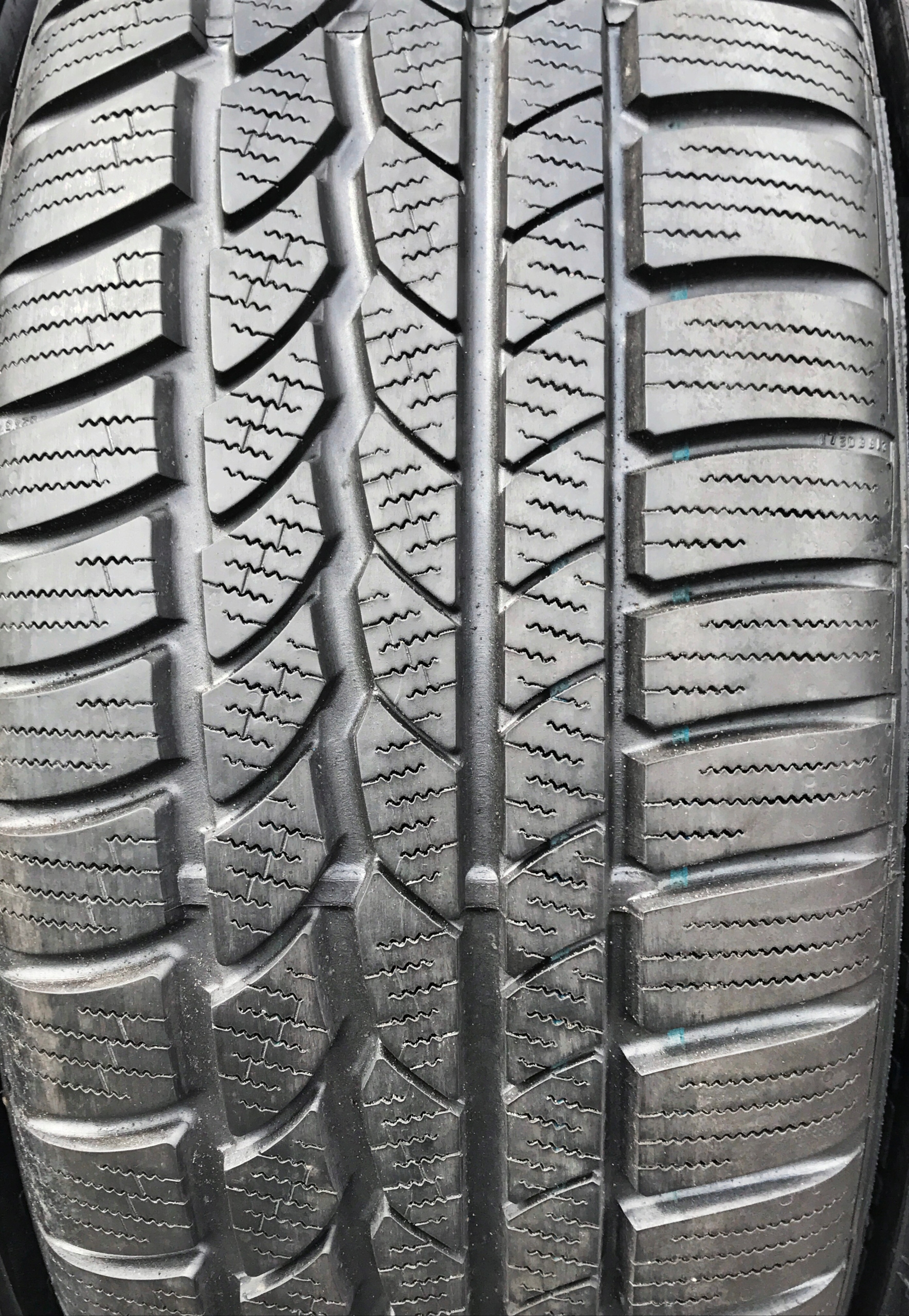 4x 255/55R18 CONTINENTAL 4x4 WINTER RSC 109H ZIMA Liczba opon w ofercie Komplet 4 szt.