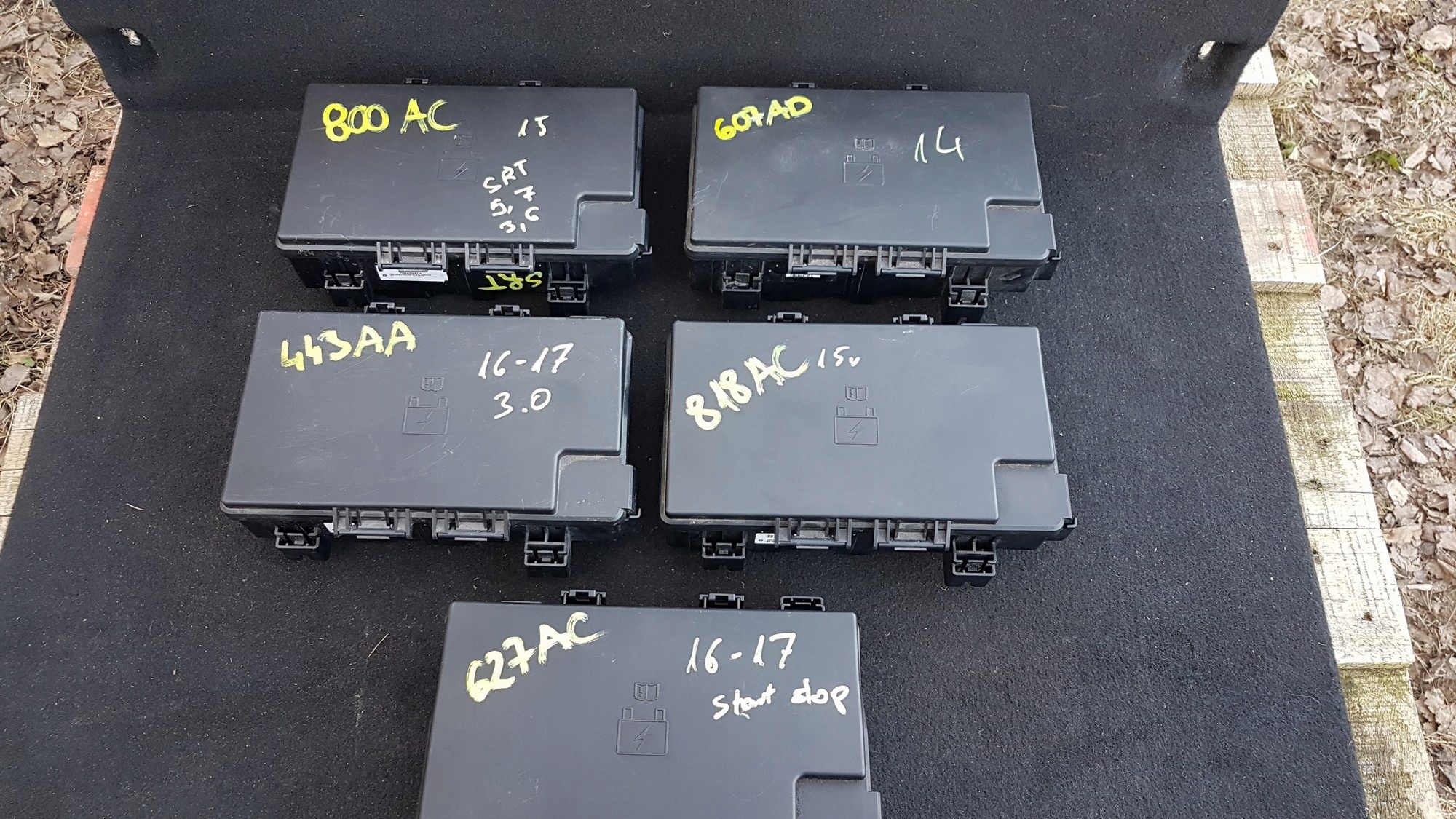 JEEP GRAND CHEROKEE WK2 PUSZKA BEZPIECZNIKÓW 818AC