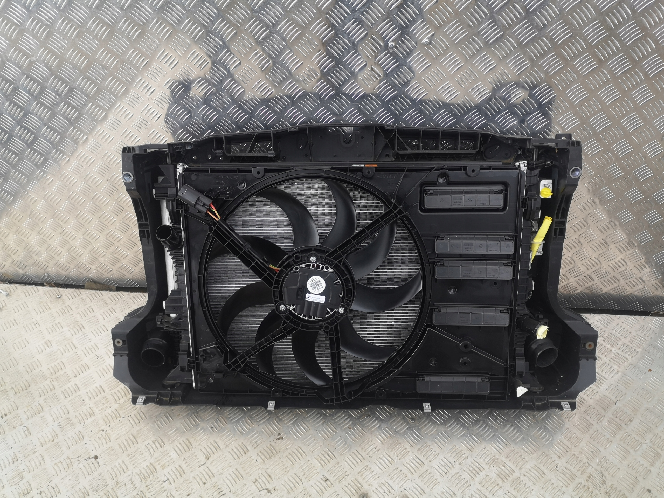 FORD FOCUS MK4 CHŁODNICE WZMOCNIENIE WENTYLATORY Typ samochodu Samochody osobowe