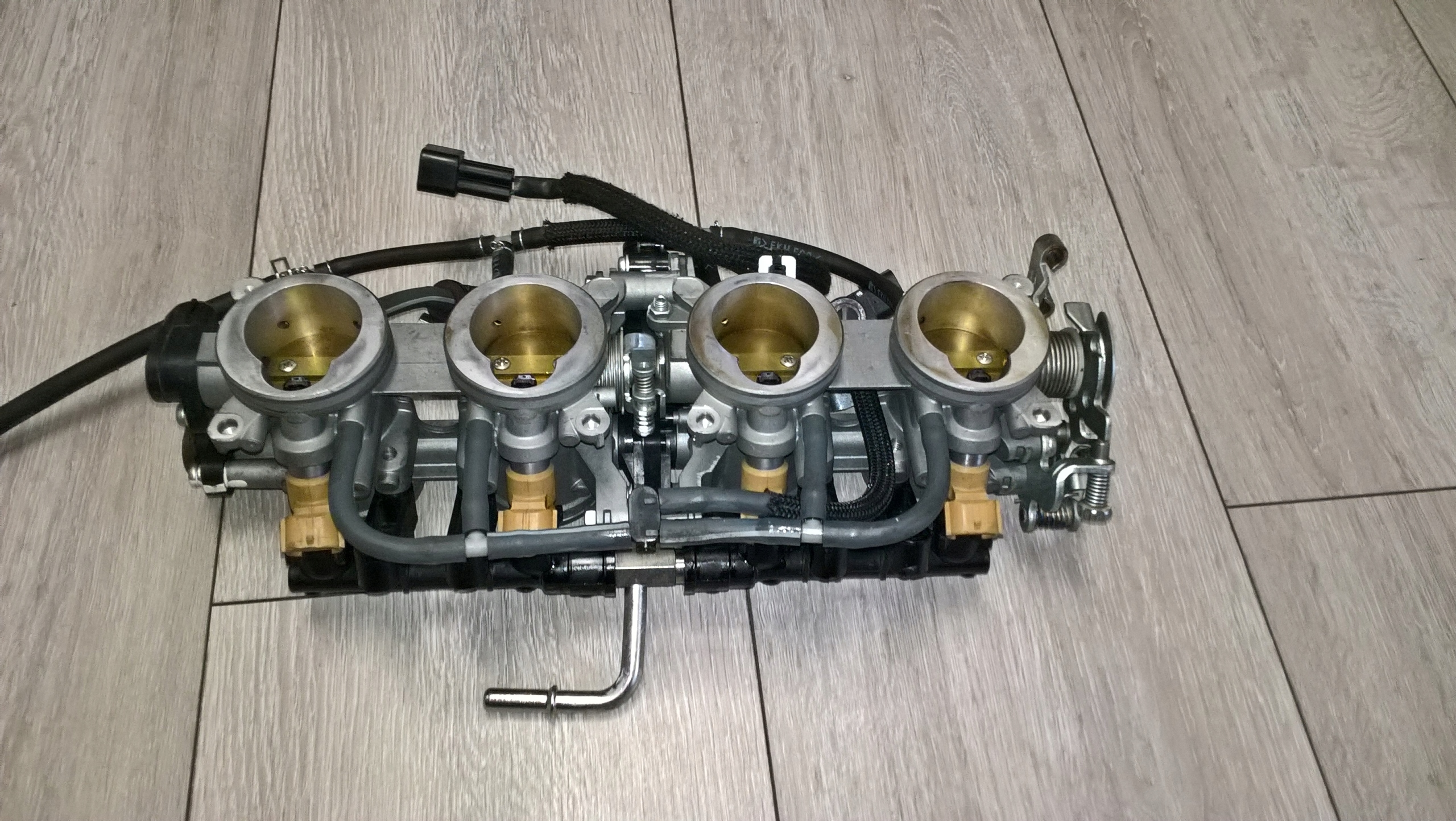 123 - Kawasaki Z900 лиття під тиском дросельні заслінки