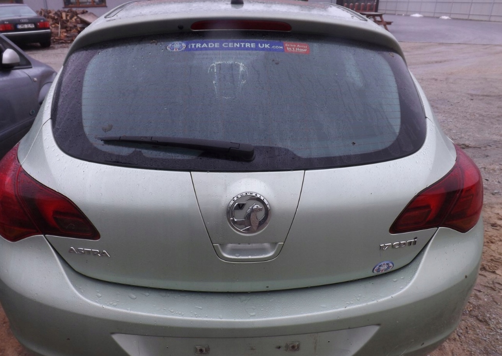 OPEL ASTRA IV J 4 KLAPA TYLNA KOMPLETNA 30Q