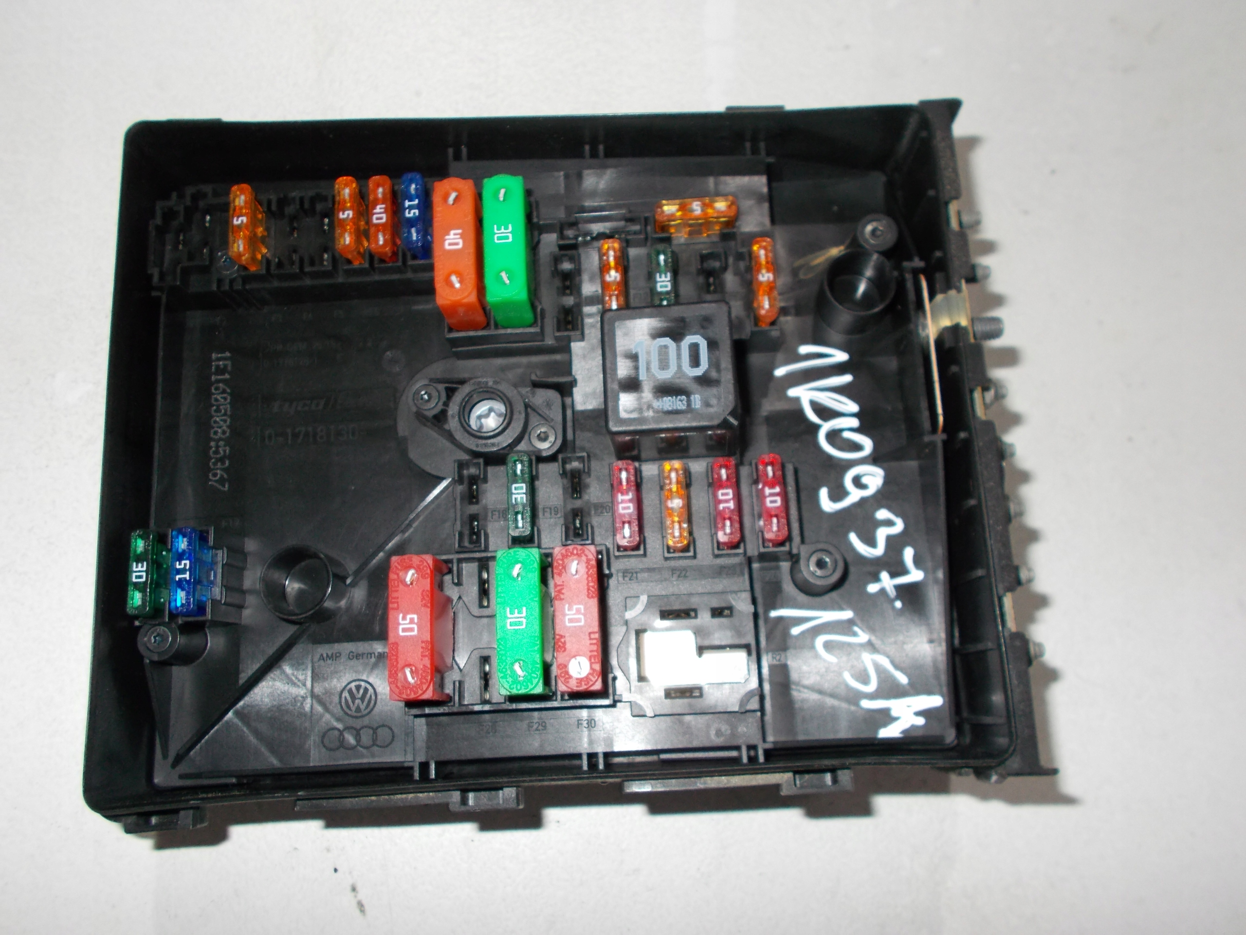 предохранитель volkswagen golf 5. предохранитель volkswagen golf 5. предохранитель vw jetta 5 1. блок предохранителей гольф 5. блок предохранителей volkswagen lt35.