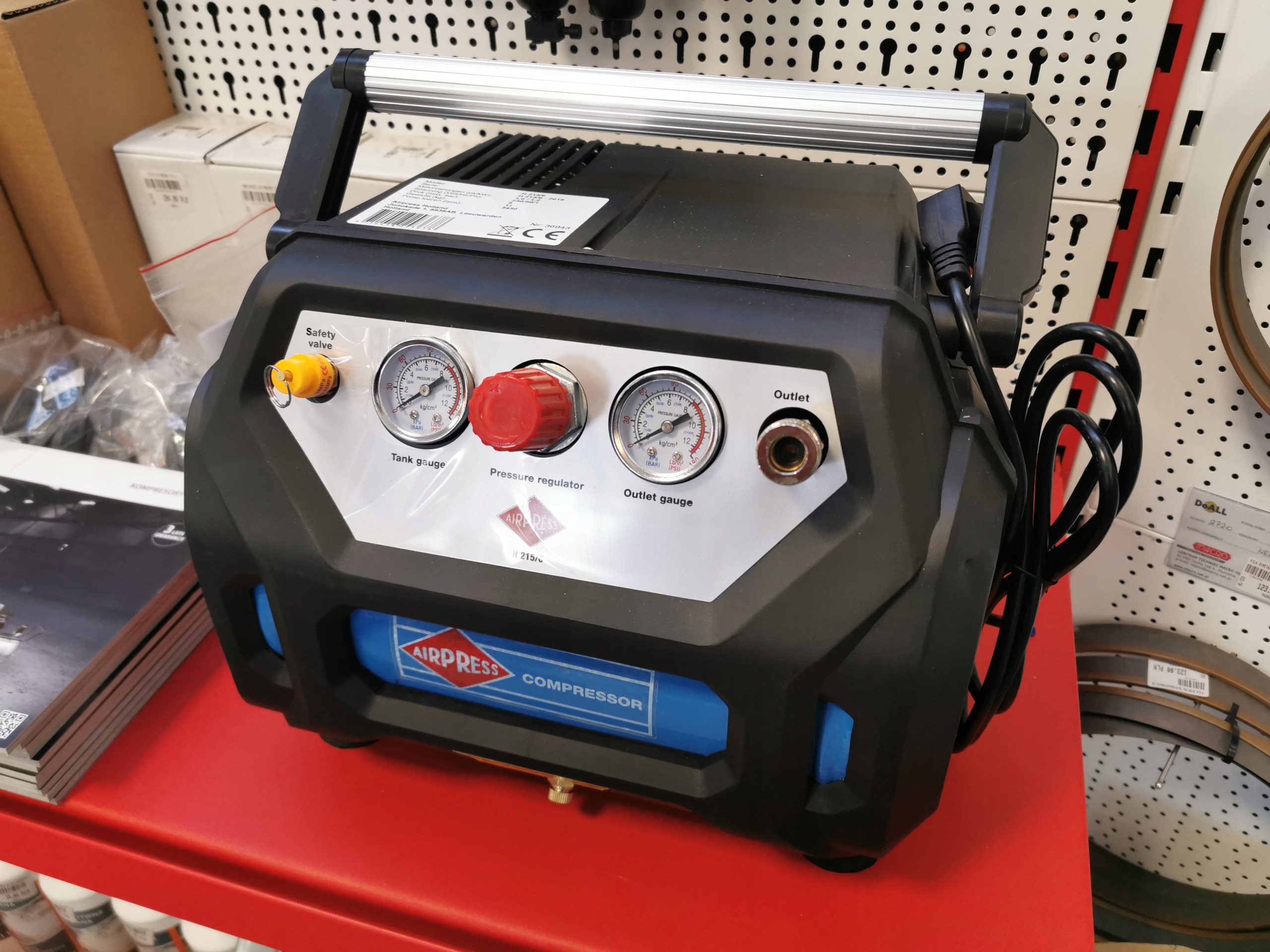 Sprężarka bezolejowa KOMPRESOR Airpress H215-6