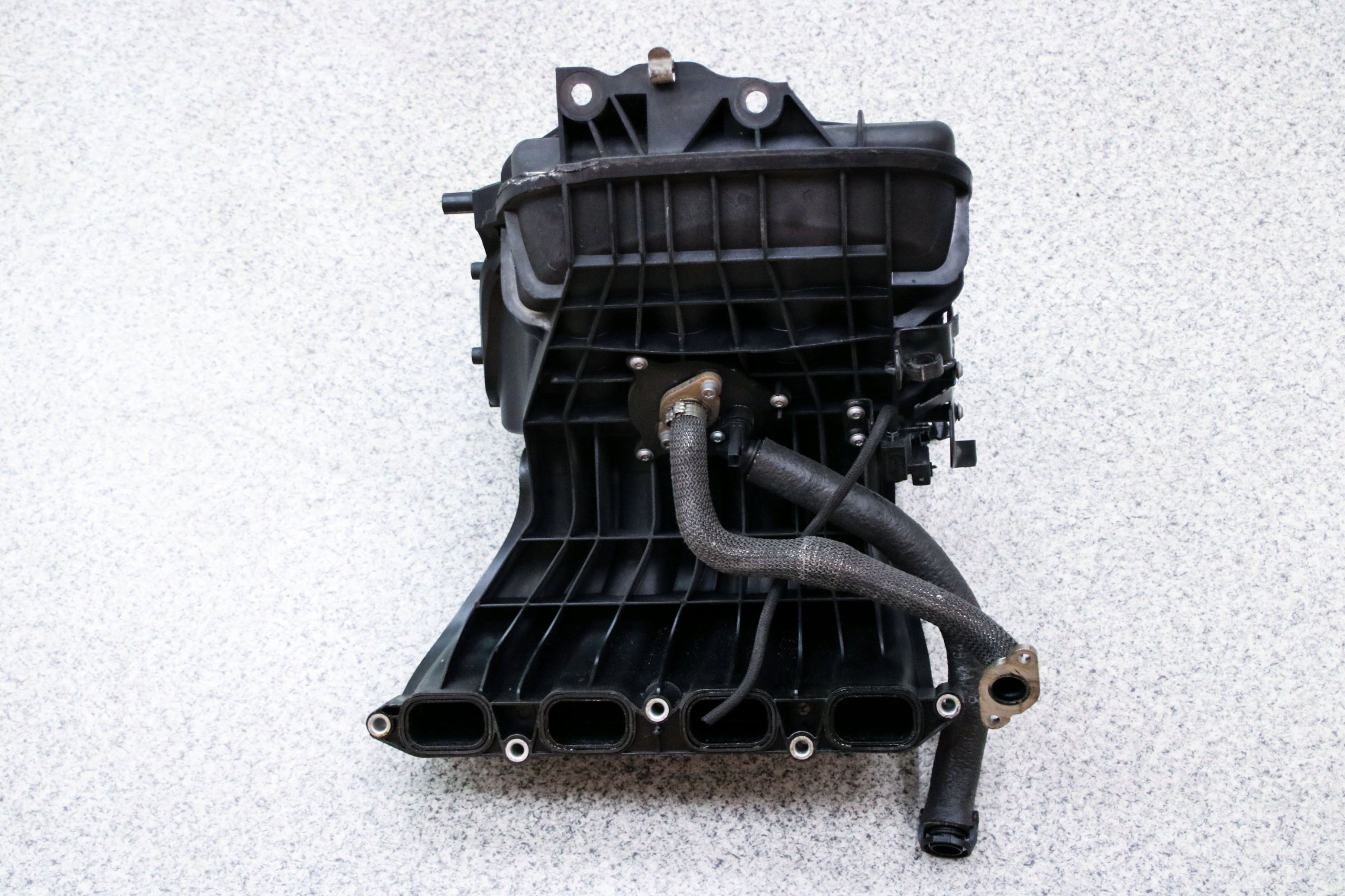 BMW E90 E91 E92 318i N43 intake manifold 7560340