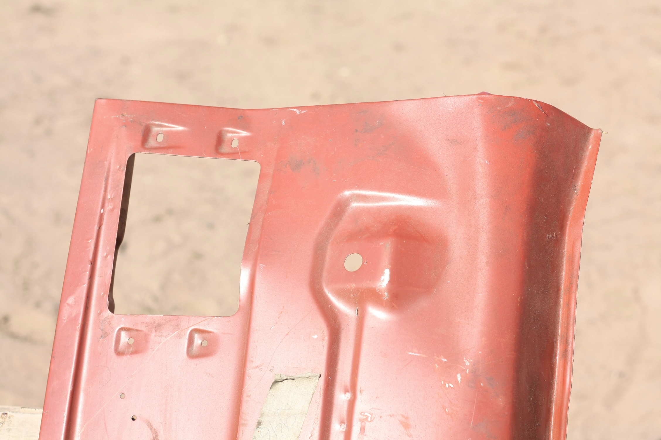 PAS TYLNY FSO FIAT 125P ORYGINAŁ USZKODZONY Producent części FSO