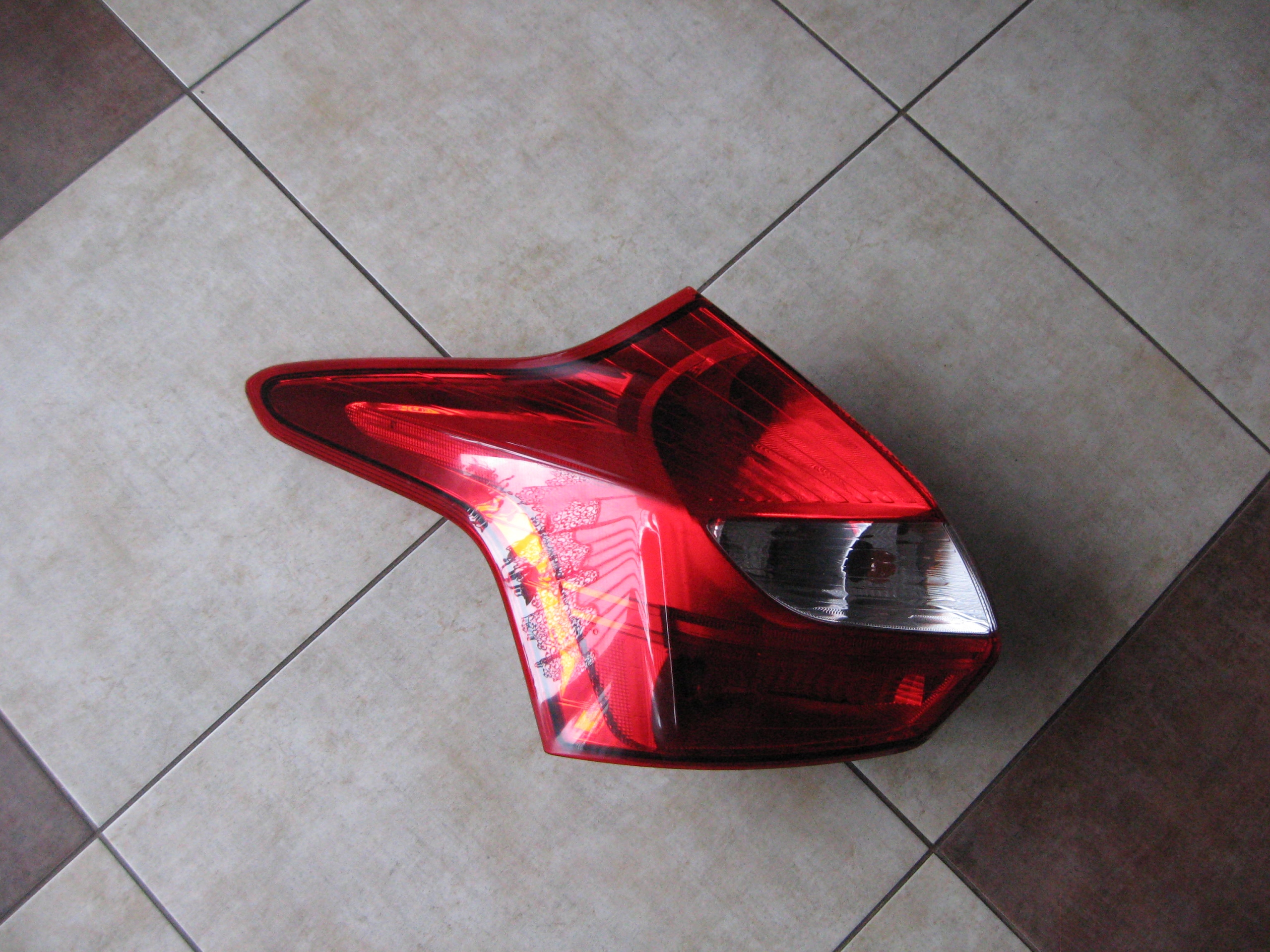 Задний правый фонарь форд фокус 3 хэтчбек. Фонарь задний левый форд фокус 3. Форд фокус задние фонари. Задний фонарь форд фокус 1. Диодные фонари форд фокус 3 хэтчбек.