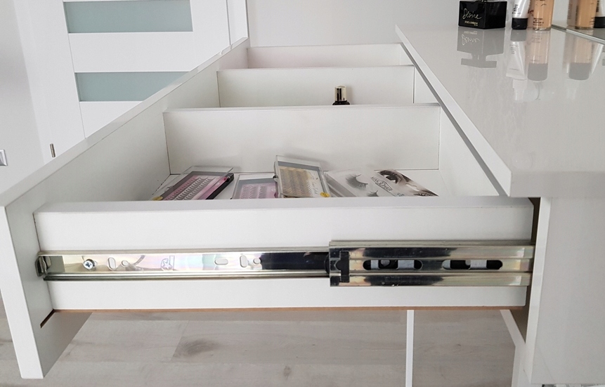 TOALETKA BIAŁA WYSOKI POŁYSK Z SZUFLADĄ METAL GLAM Wysokość mebla 80.5 cm