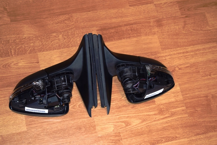 LUSTERKO LEWE PRAWE 6PIN FORD FOCUS MK4 IV ROK2020 Kolor niebieski