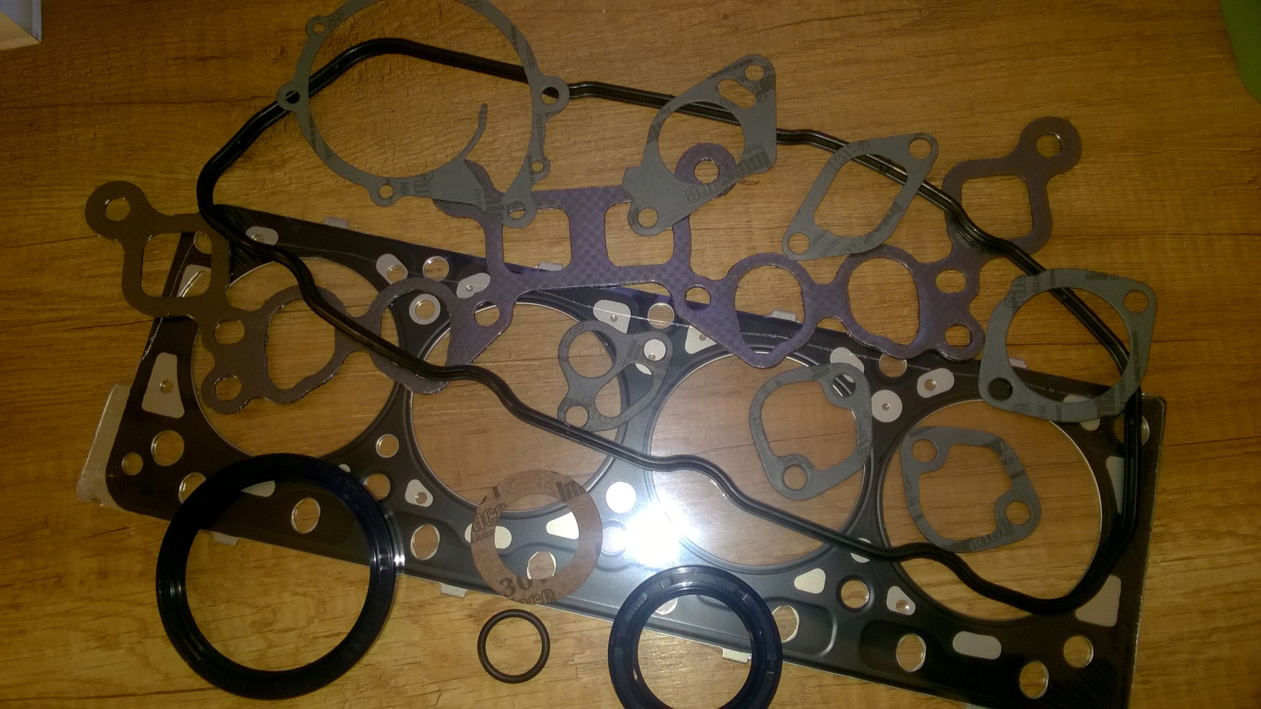 Komplet uszczelek silnika Nissan K21, K25