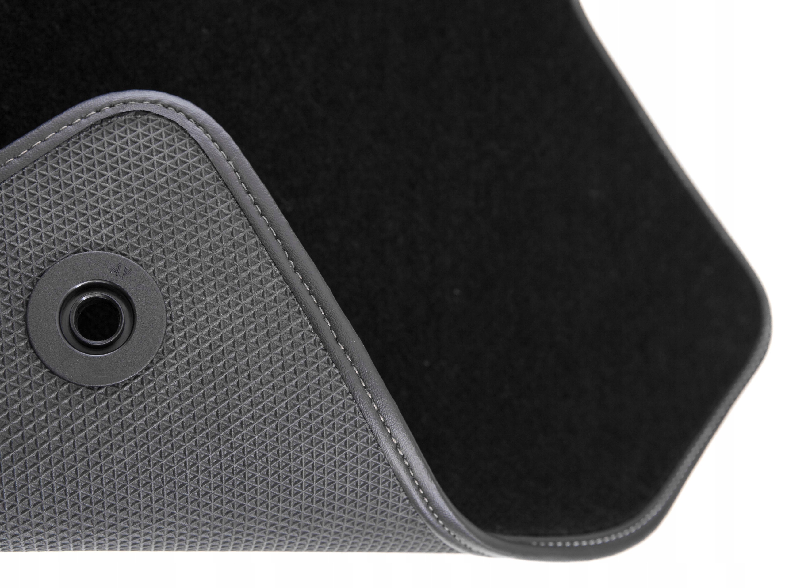 Gummed Leather Floor mats: седан Alfa Romeo 159