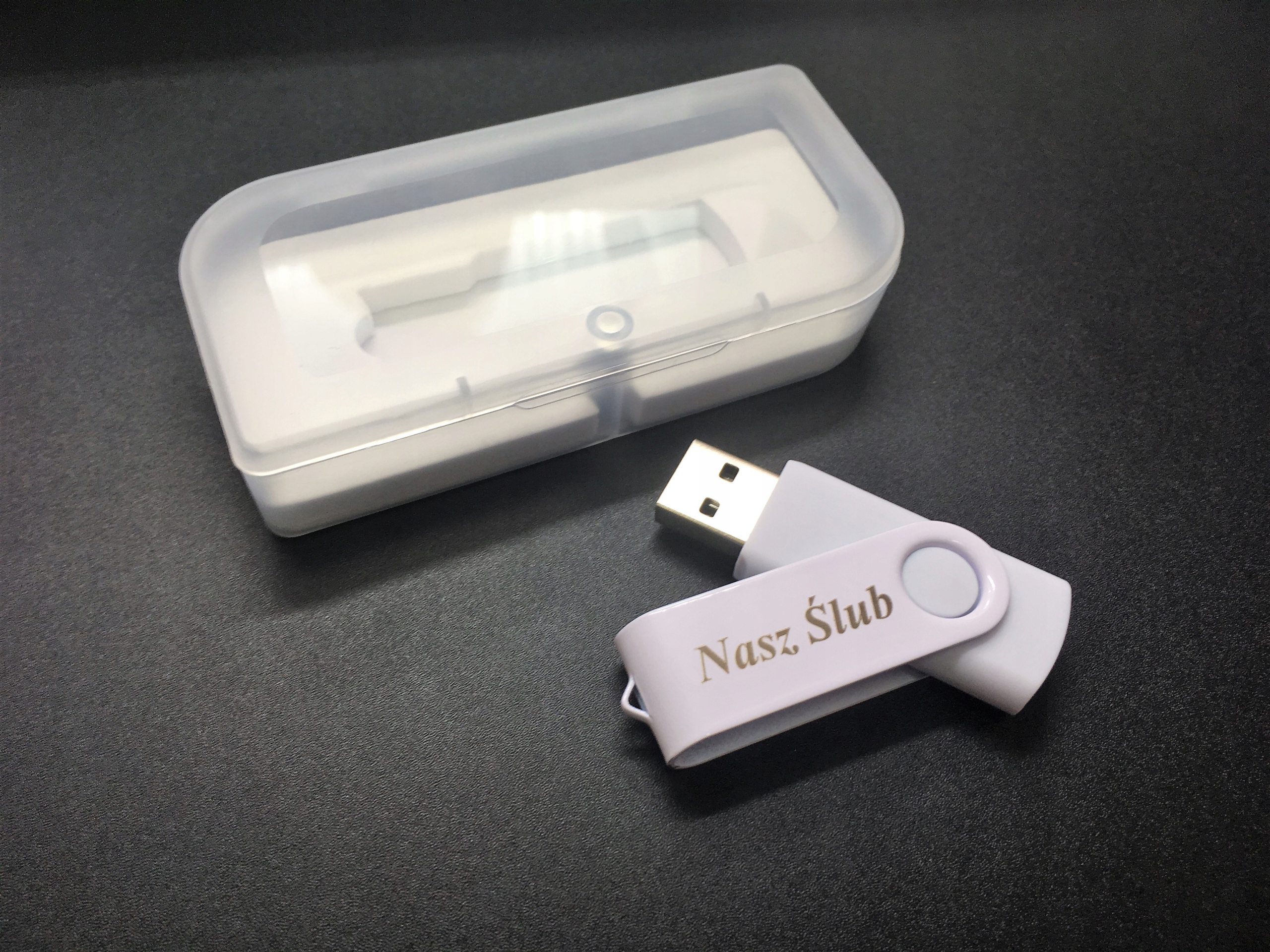 

Pendrive w szkatułce na zdjęcia ze Ślubu Wesela 32