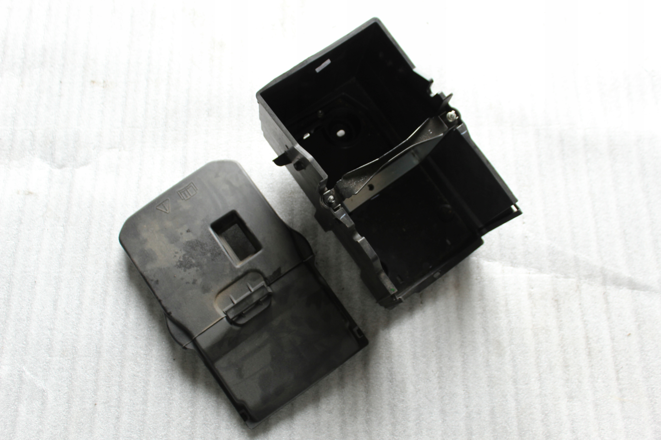 1 FORD KUGA MK2 LIFT OBUDOWA SKRZYNKA AKUMULATORA