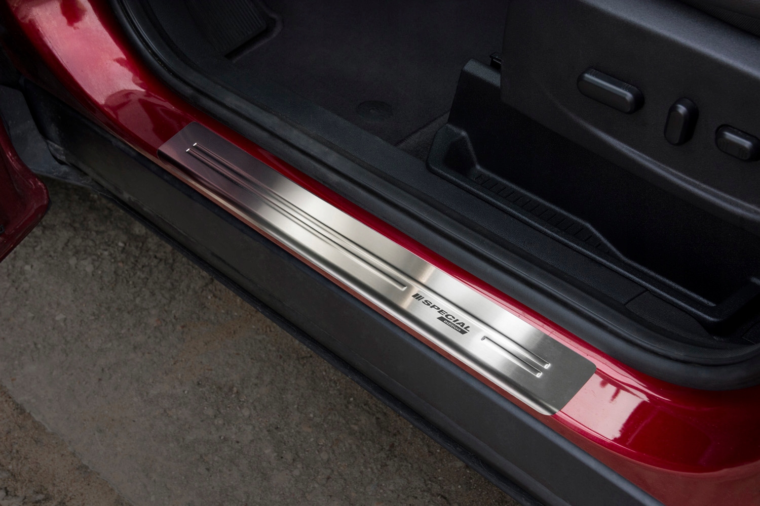 NAKLADKI NA PROGI TOYOTA YARIS 3 OD 2014 R EAN 5901250230160