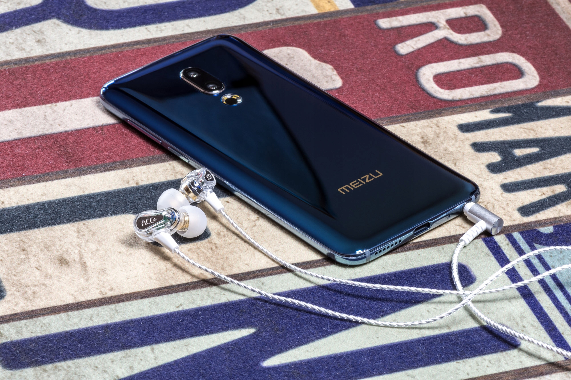 Słuchawki douszne ACC+ SOUL PRO z mikrofonem WHITE Marka inna