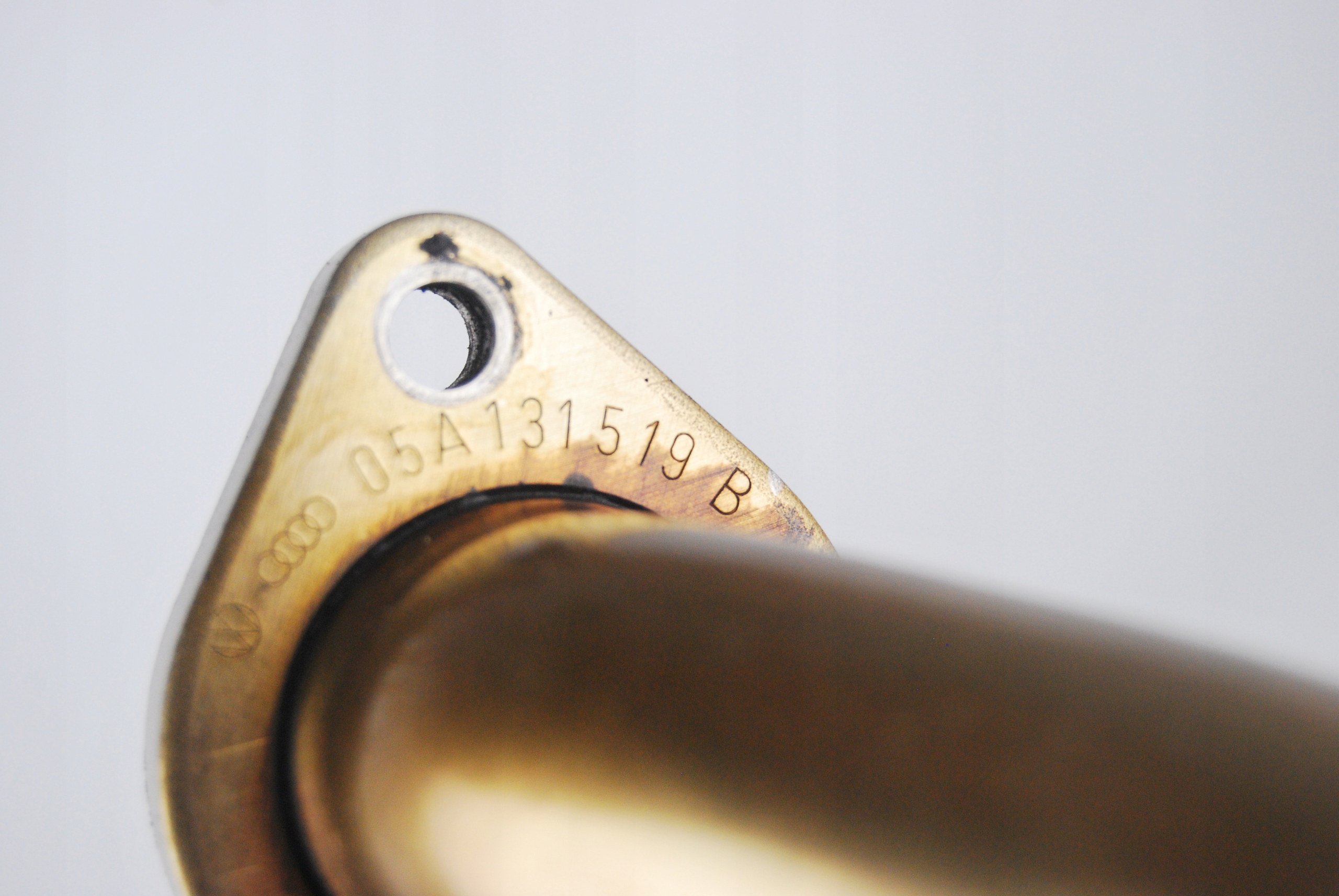 Системы рециркуляции ОГ link pipe Audi Q7 V12 6.0 TDI 05A131519B