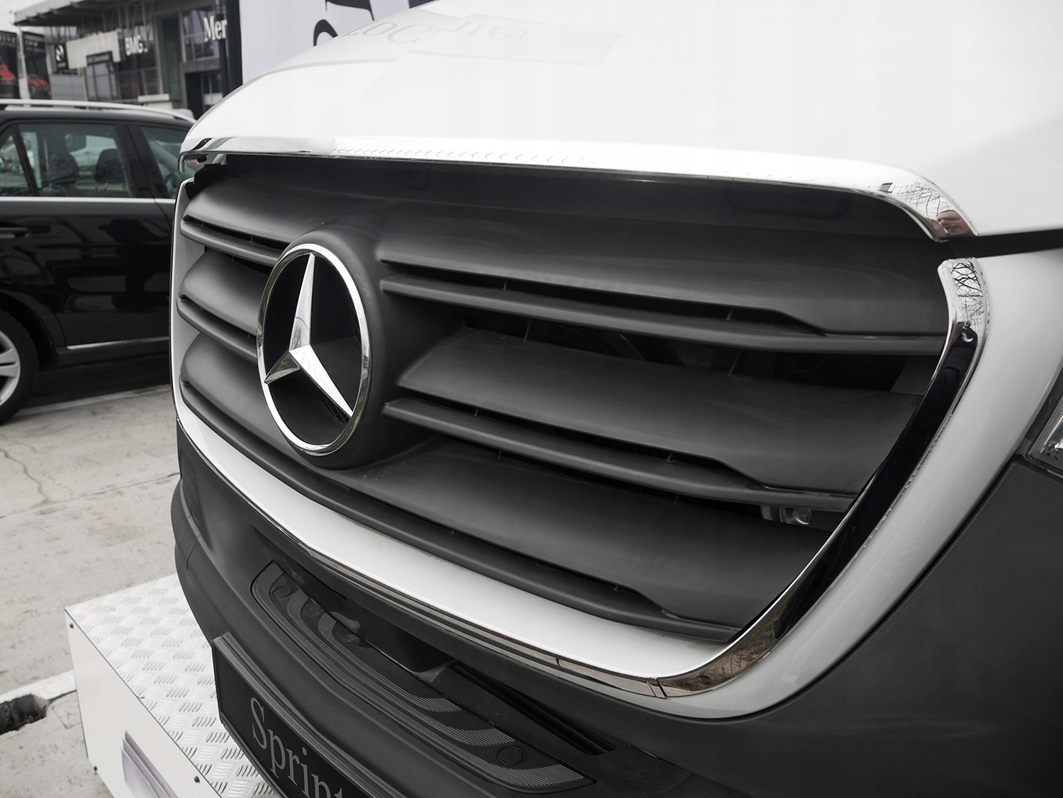 Ramka atrapy przedniej Mercedes Sprinter W907 18 Manufacturer Omtec