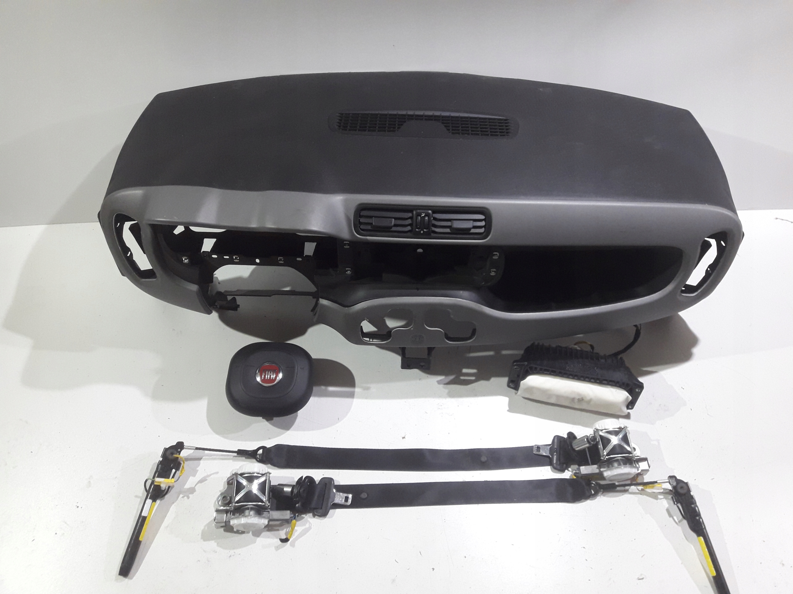 FIAT PANDA III ДОШКА КОНСОЛЬ ПОДУШКА БЕЗПЕКИ РЕМЕНІ