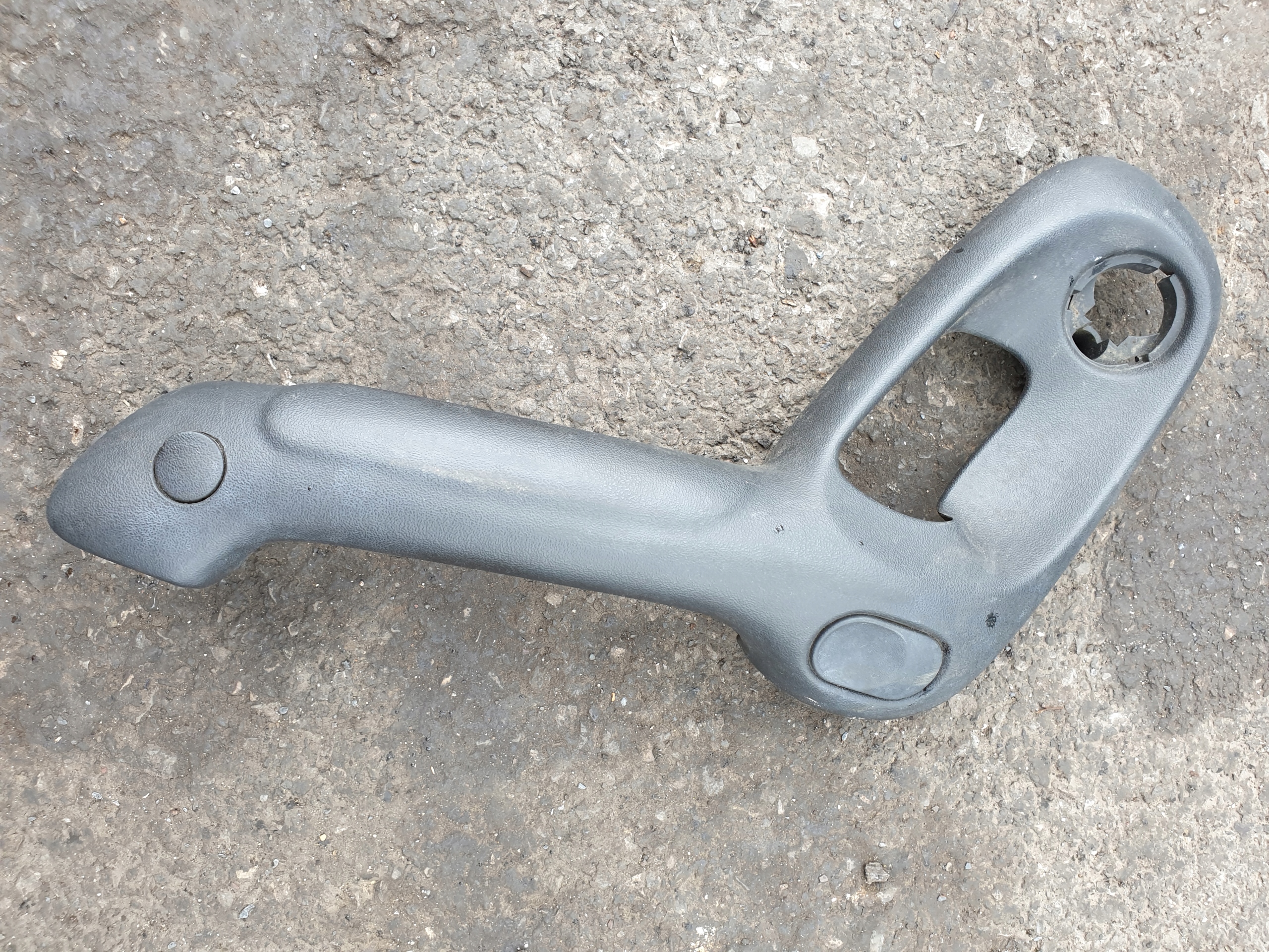 UCHWYT RĄCZKA DRZWI PRAWY TYŁ Opel VECTRA B