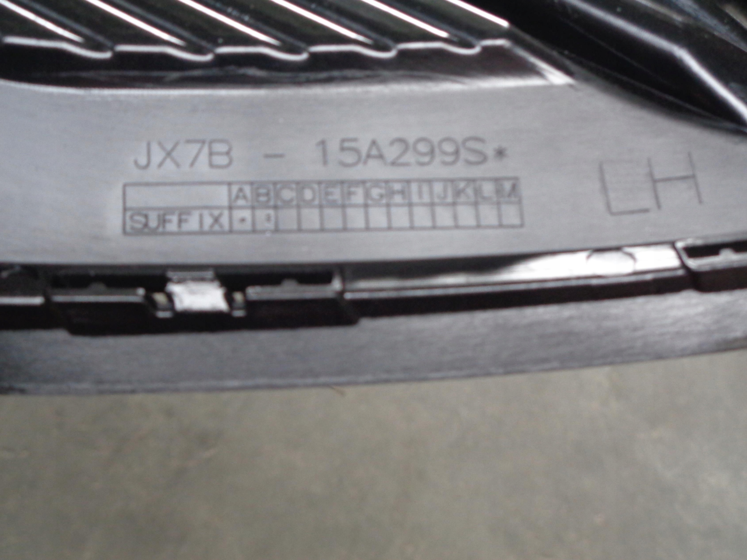 FORD FOCUS MK4 KRATKA RAMKA HALOGENU ST-LINE PDC Numer katalogowy części JX7B-15A299S