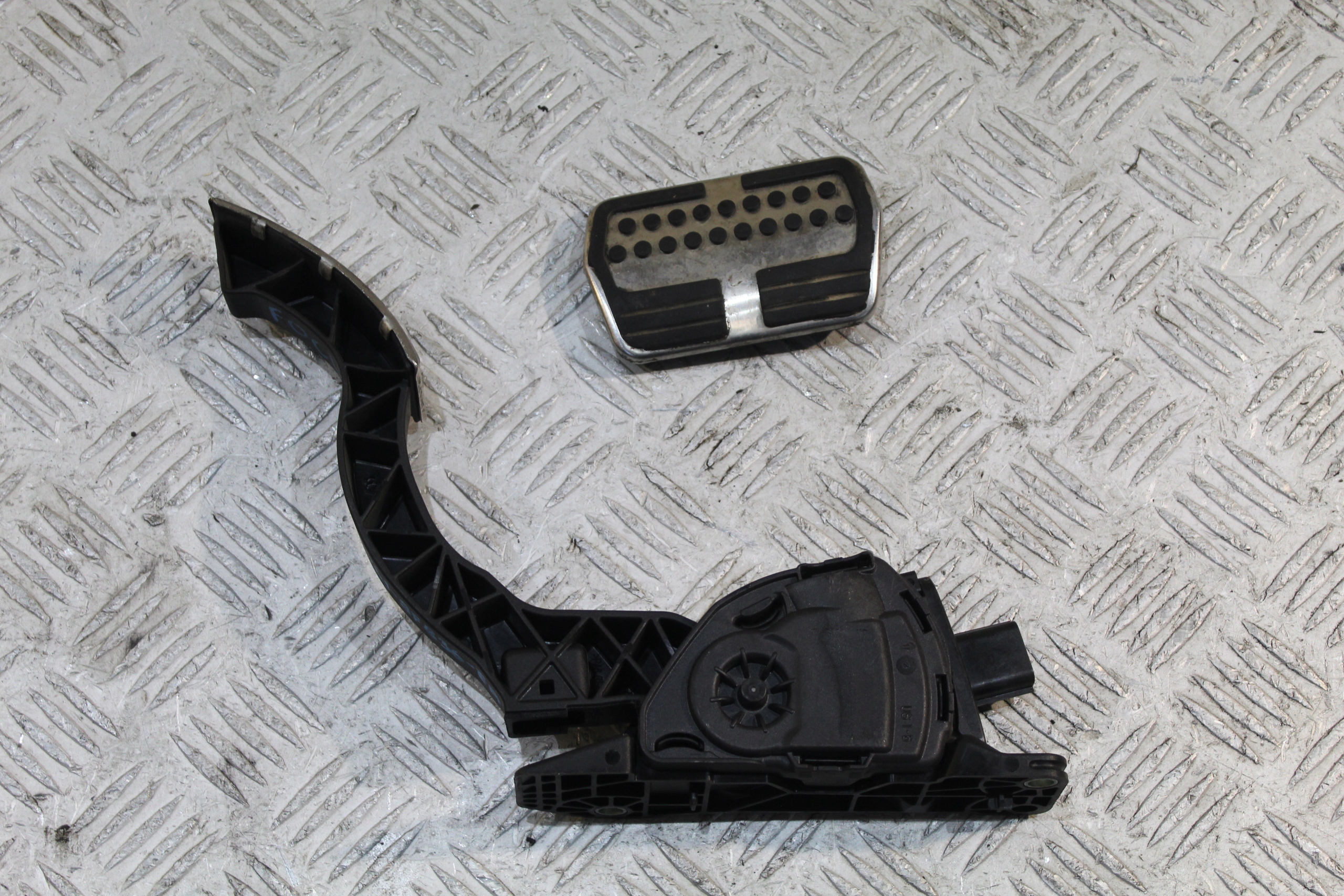 accelerator pedal caps FORD FOCUS MK3 LIFT