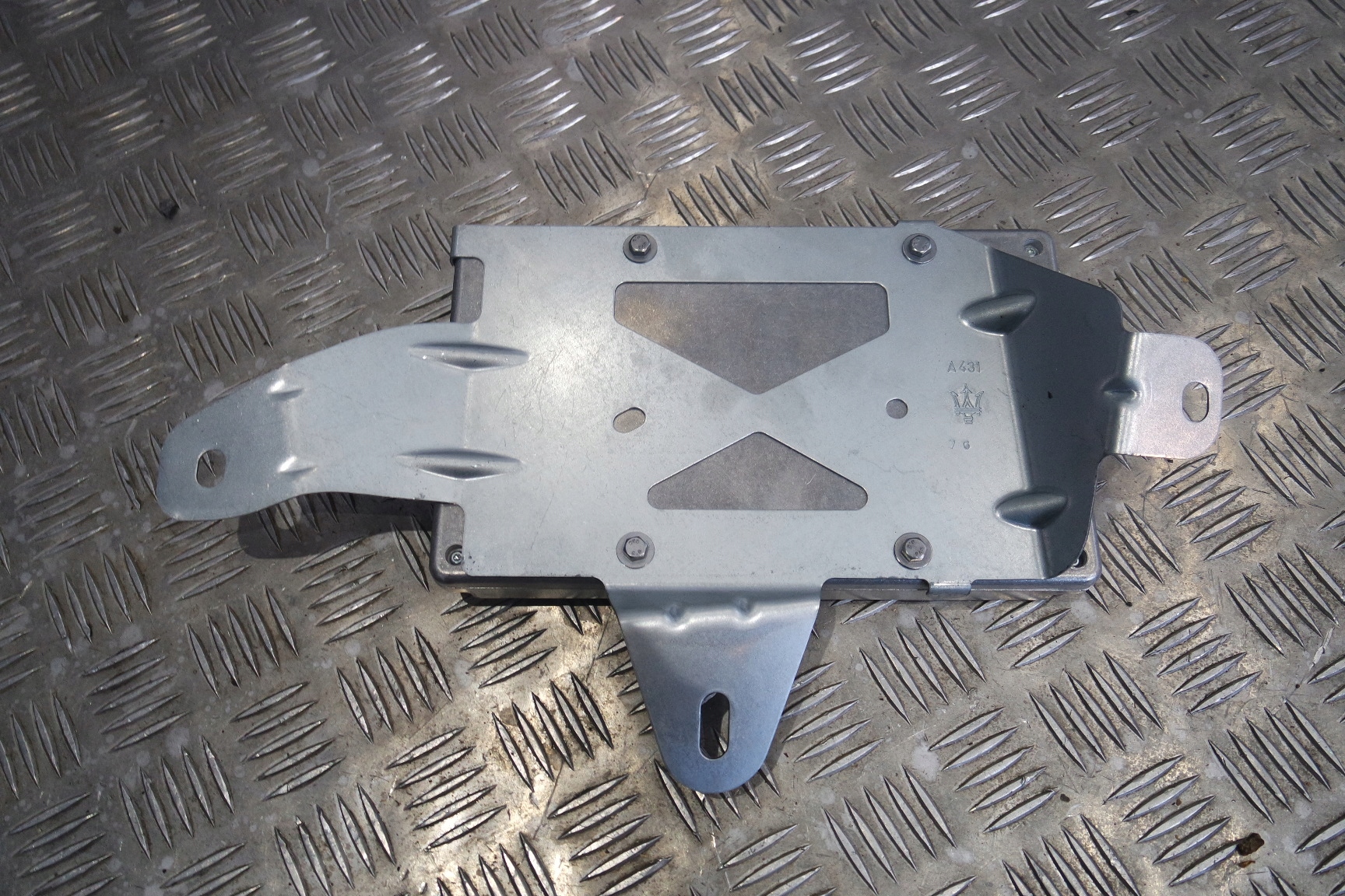 WZMACNIACZ HARMAN KARDON MASERATI LEVANTE