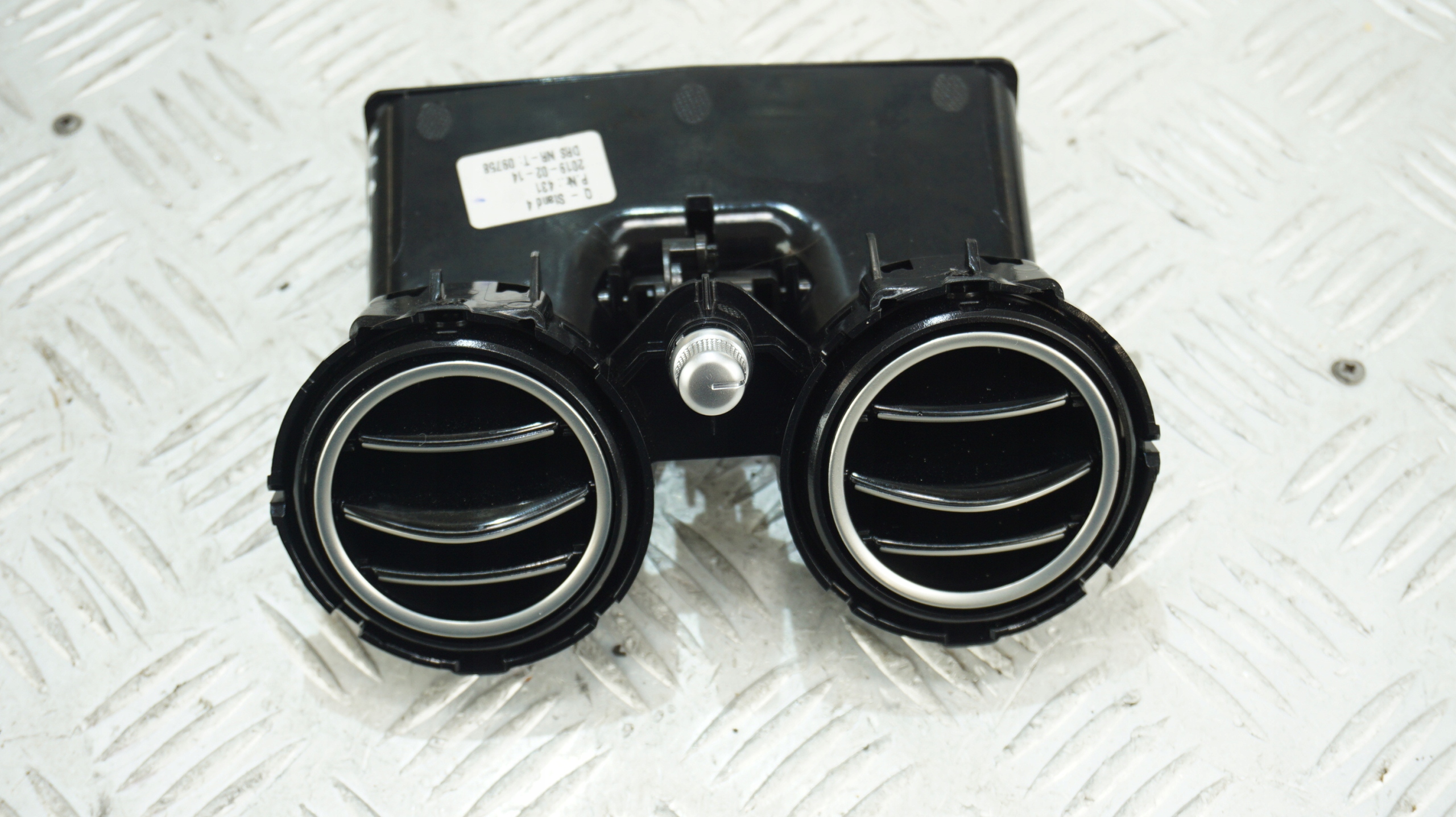 MERCEDES W213 FL вентиляційна решітка задня a2138309501