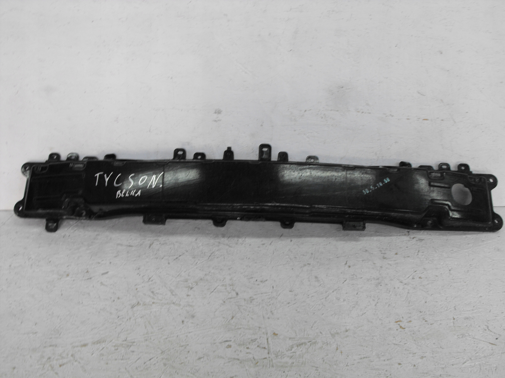 Hyundai Tucson III belka zderzaka tył 15r-->