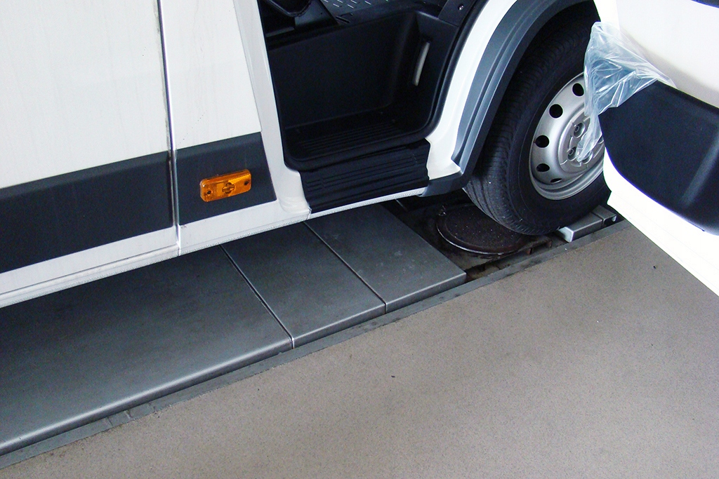 Df9c52074e1a9b3b2b5d14300041