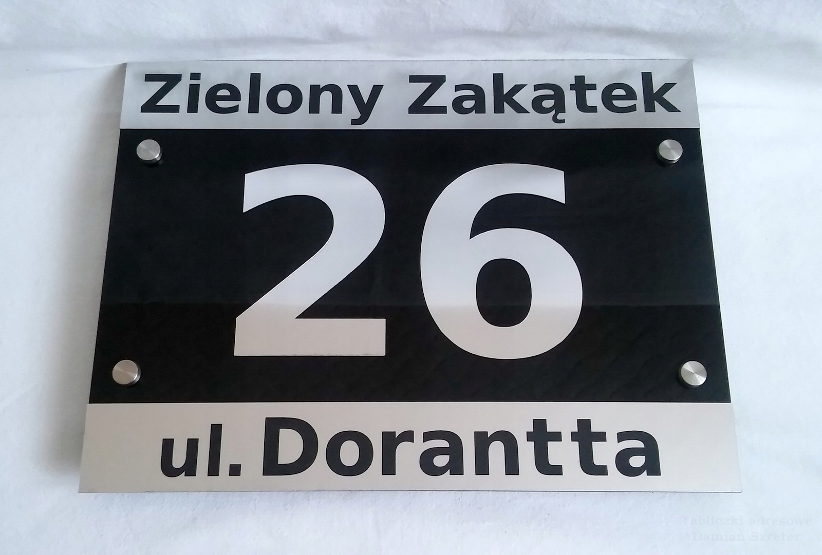 Grawerowana tabliczka adresowa. Numer na dom. HQ