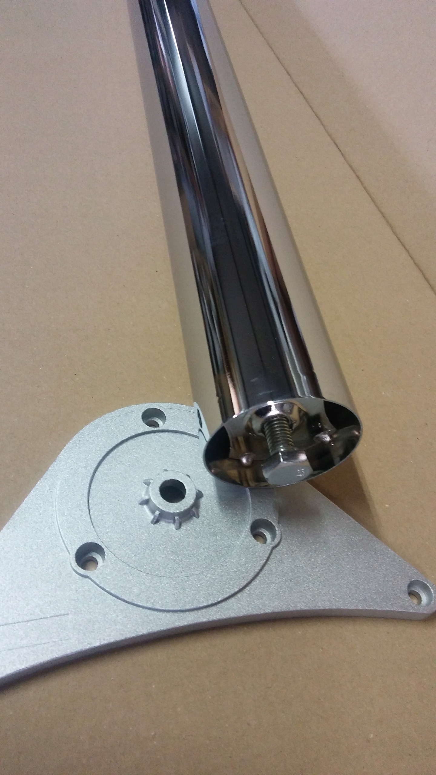 NOGA DO STOŁU REGULOWANA 60X710 mm CHROM +WKRĘTY Maks. szerokość 6 cm