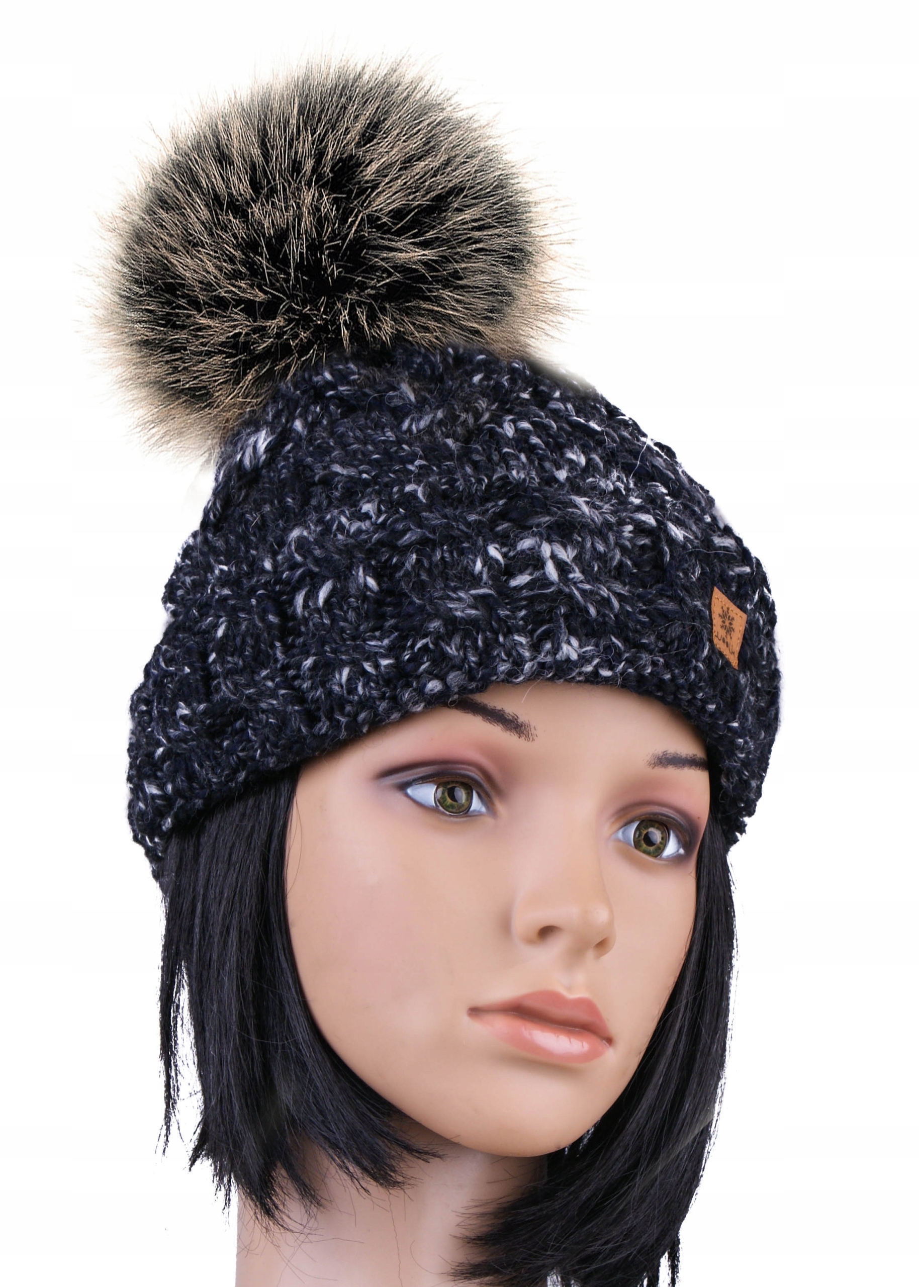 

Czapka Zimowa Czarny Woolk Gaja Pompon Ekofuterko