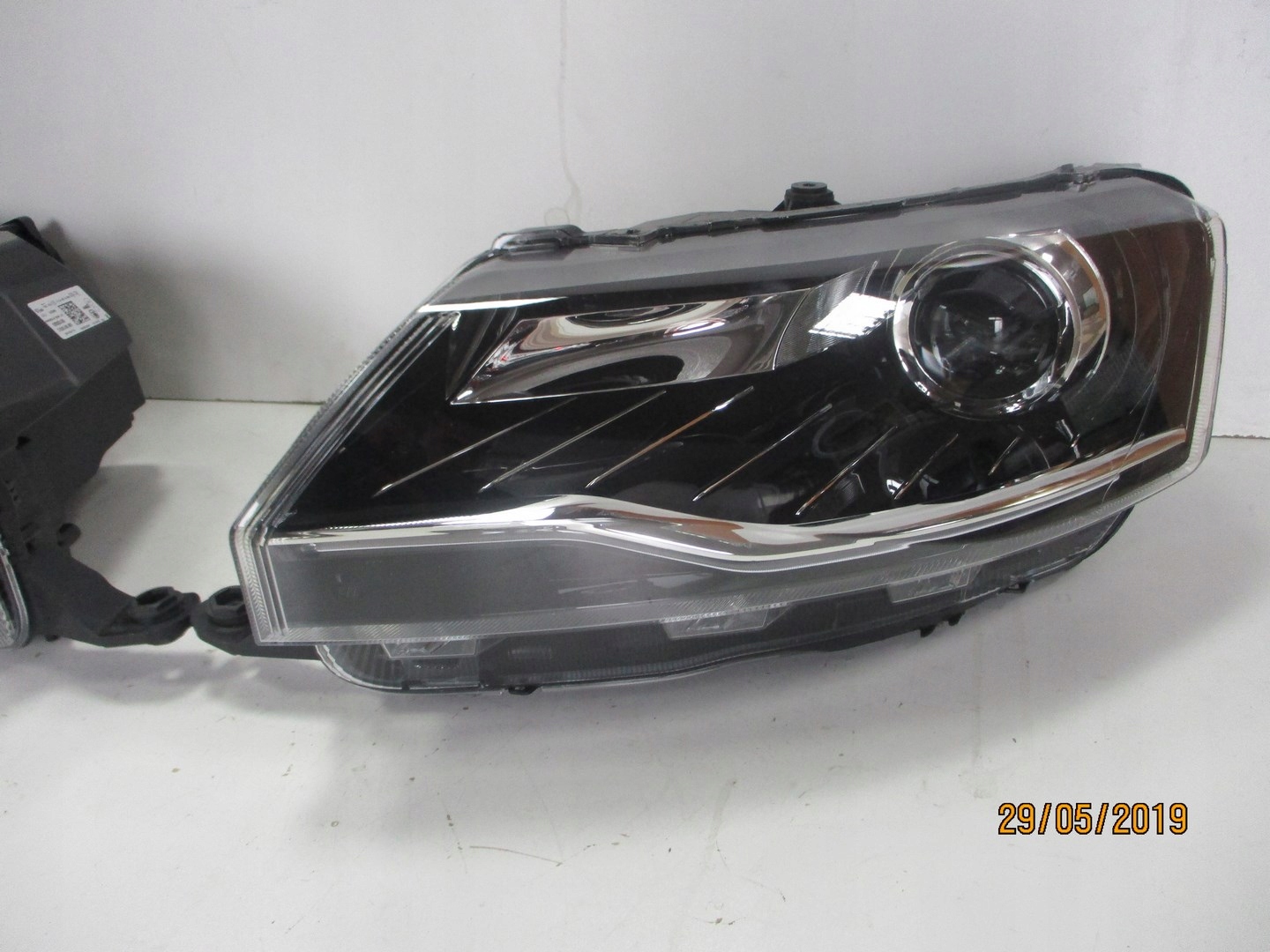 Lampa Bixenon led SKODA RAPID LIFT PRAWA Producent części Skoda OE