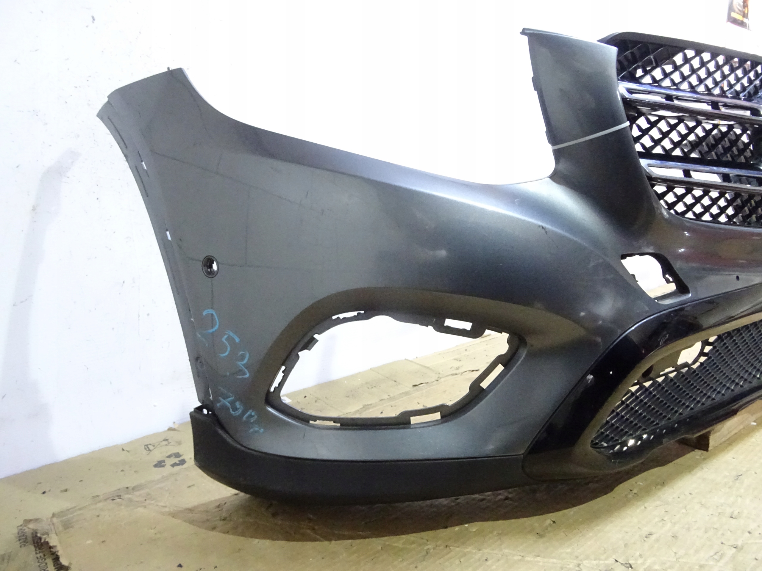 ZDERZAK MERCEDES GLC W253 15-18 PRZÓD PDC6 LLU Typ samochodu Samochody osobowe