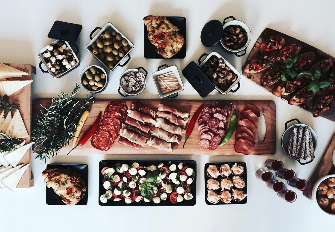 KOMPLET KAMIONKOWYCH NACZYŃ czarne 200ml Pojemność 0.2 l